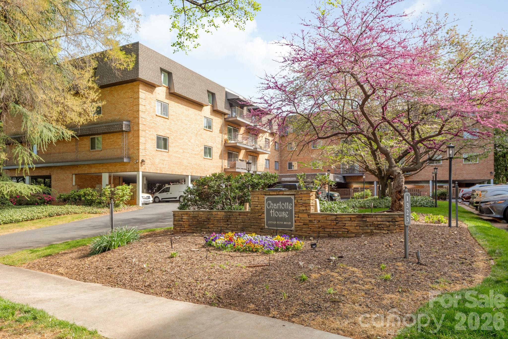 1323 Queens Road Unit: 321