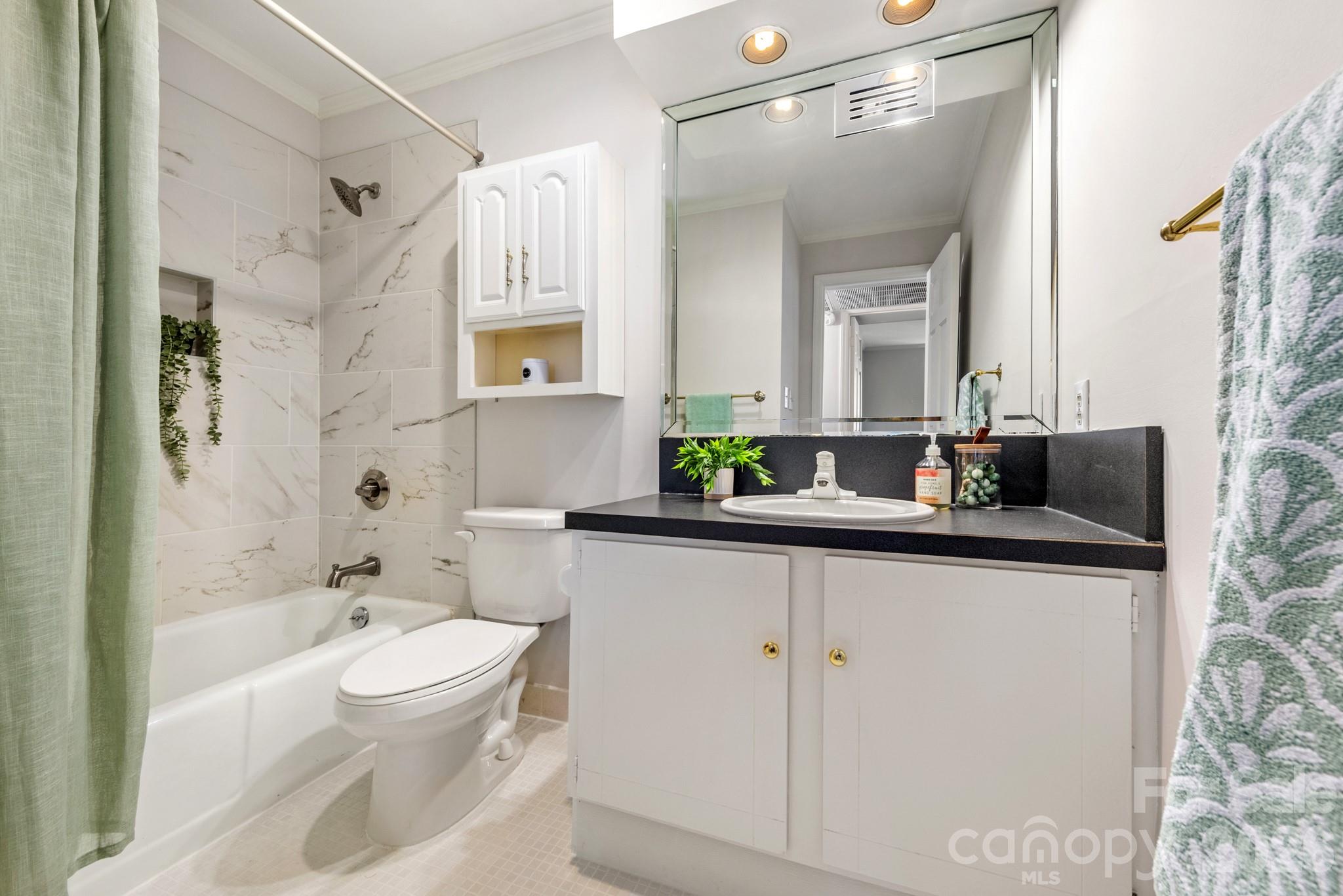1323 Queens Road Unit: 321