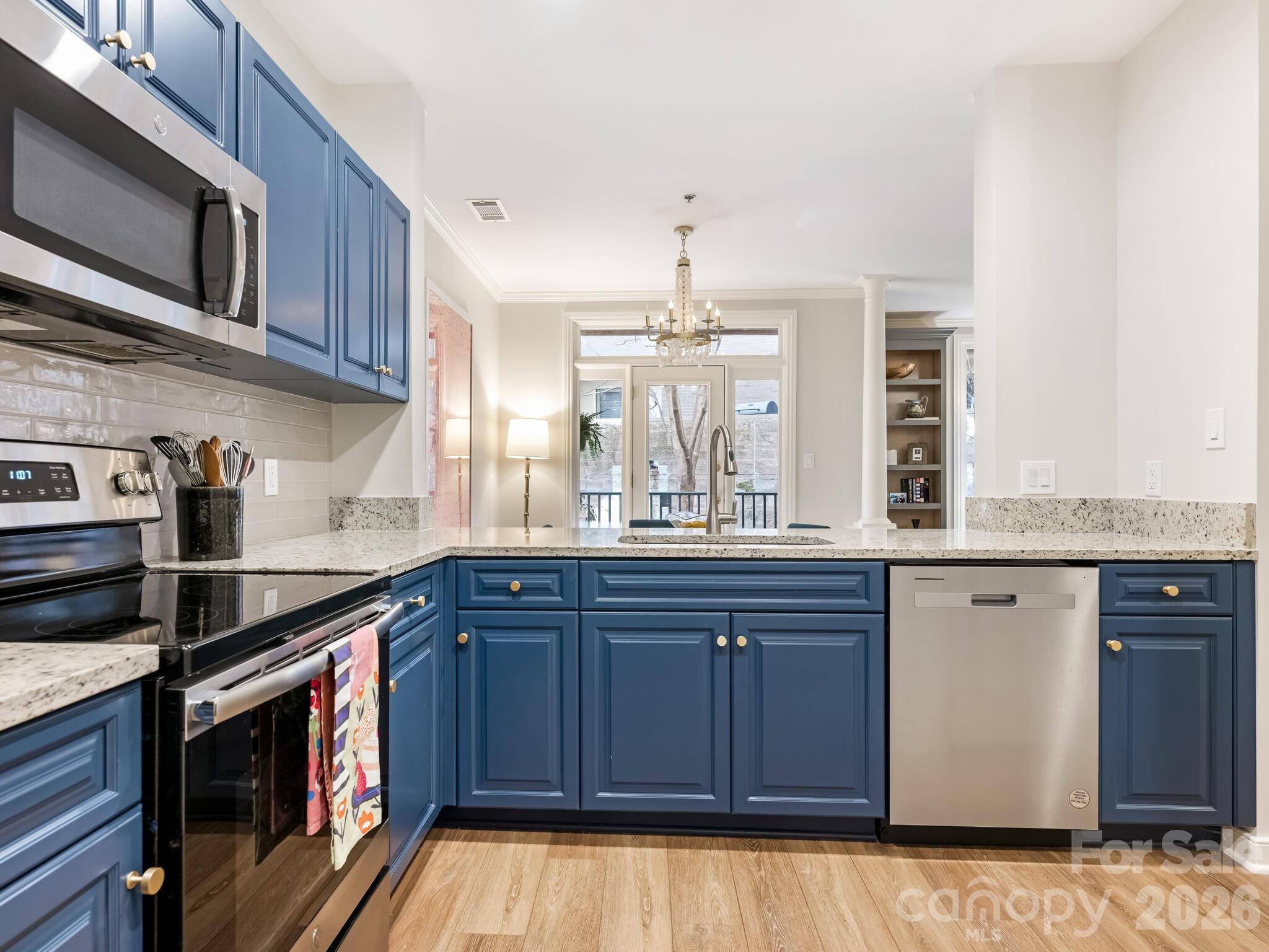 416 Queens Road Unit: 7