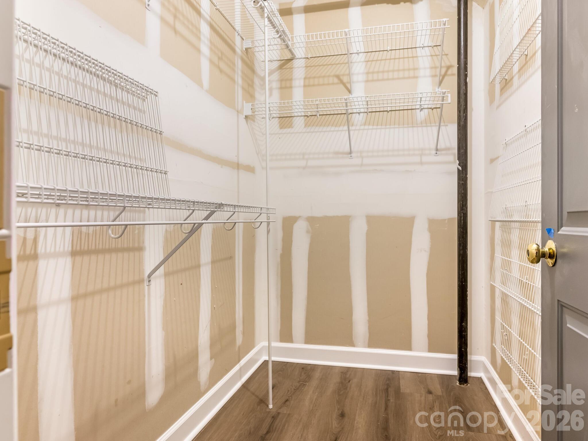 416 Queens Road Unit: 7