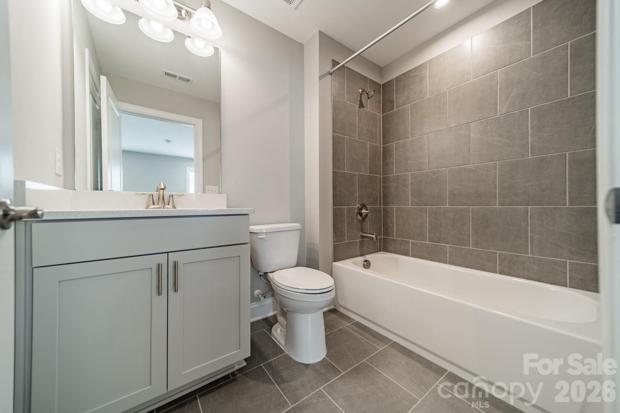1010 Carlyle Lane