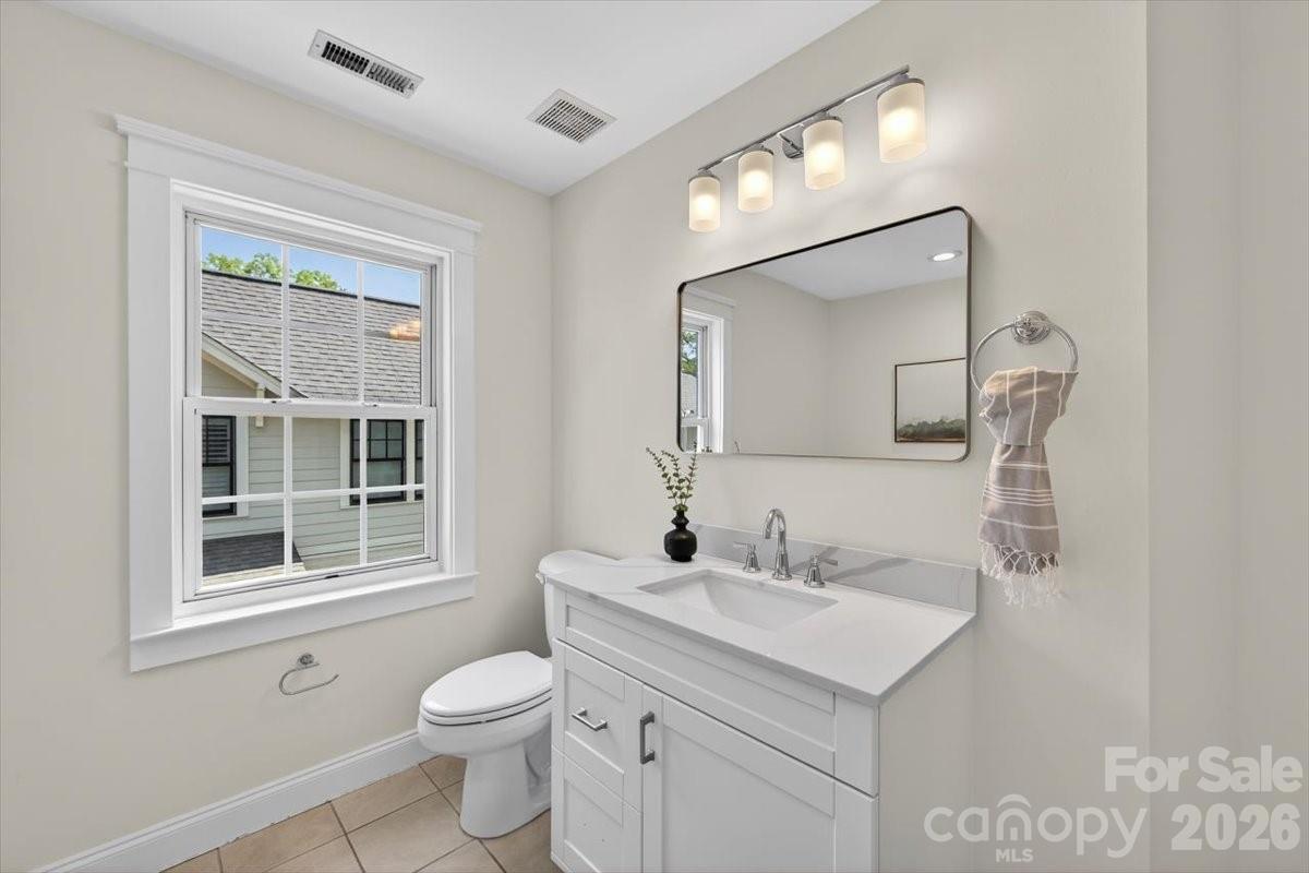 2419 Chesterfield Avenue