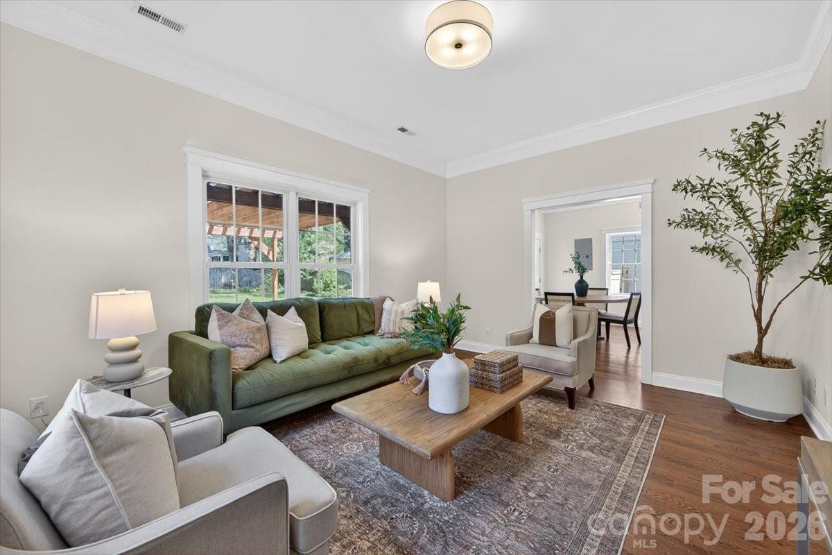 2419 Chesterfield Avenue