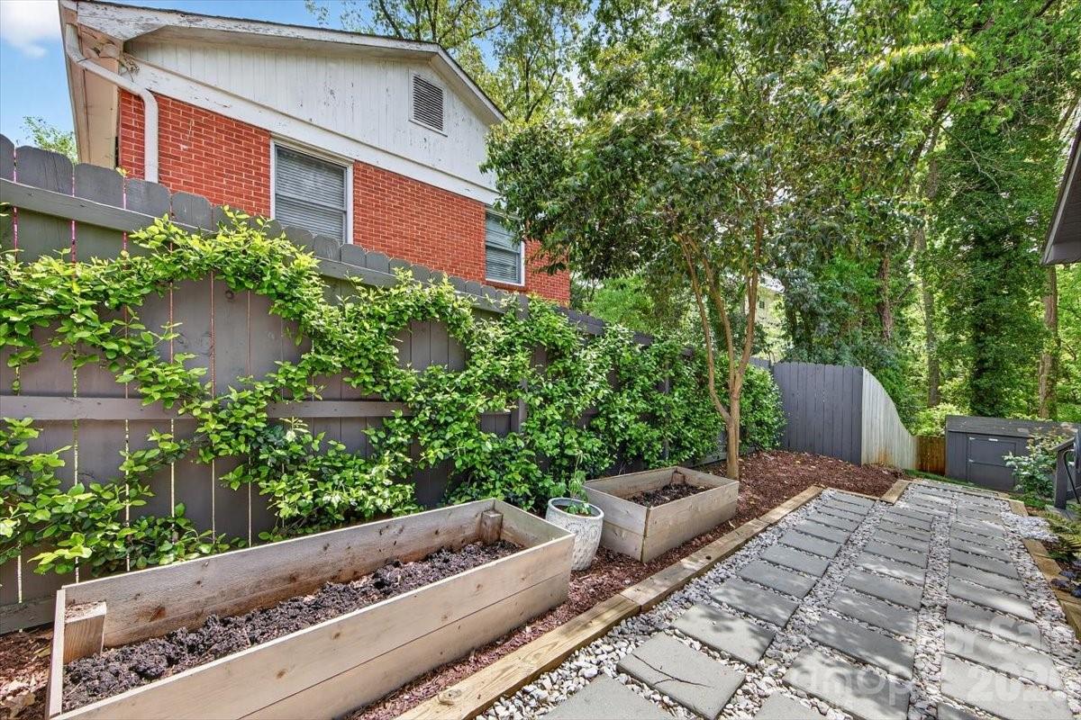 1226 Mockingbird Lane