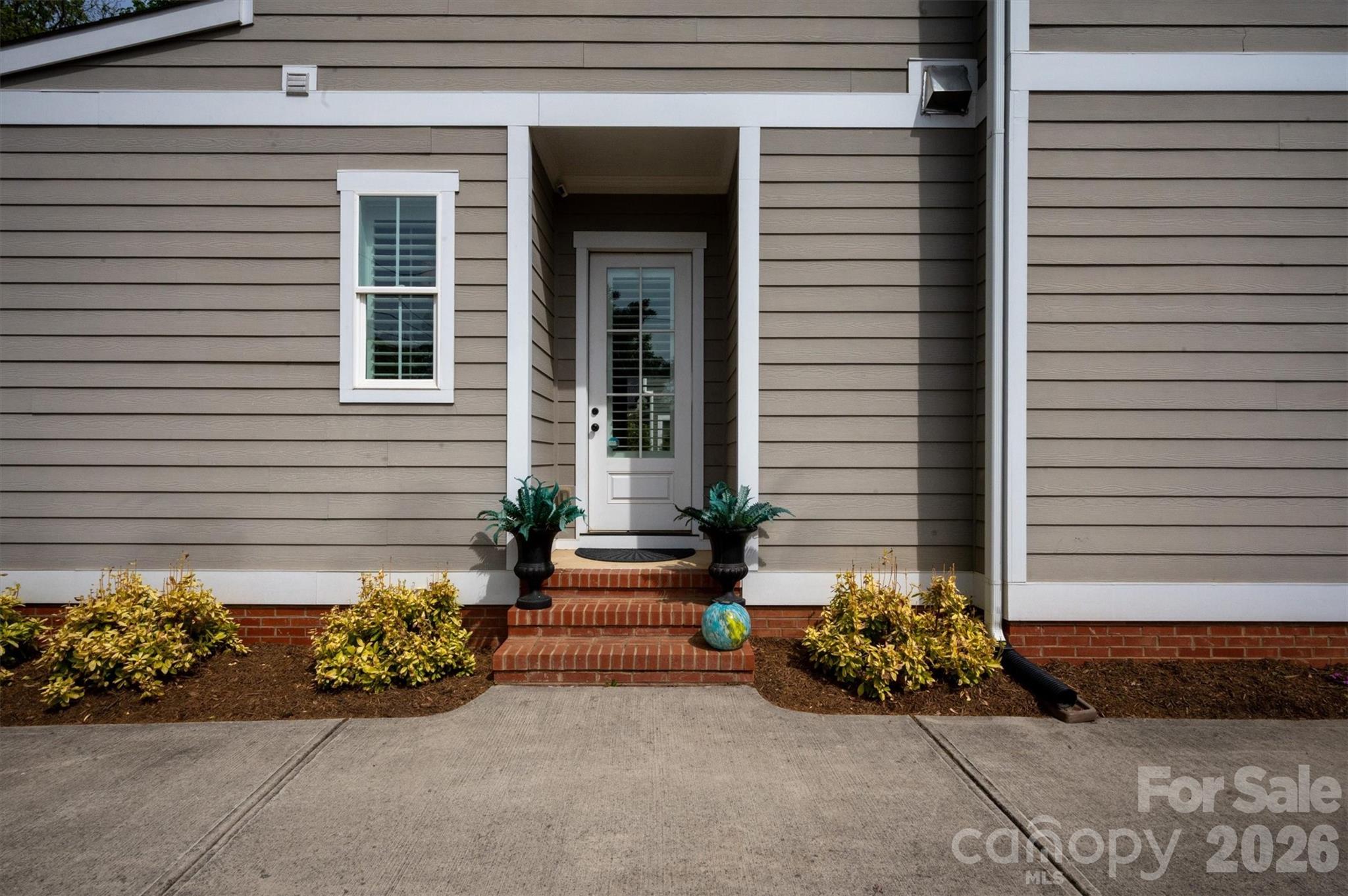 328 Melbourne Court
