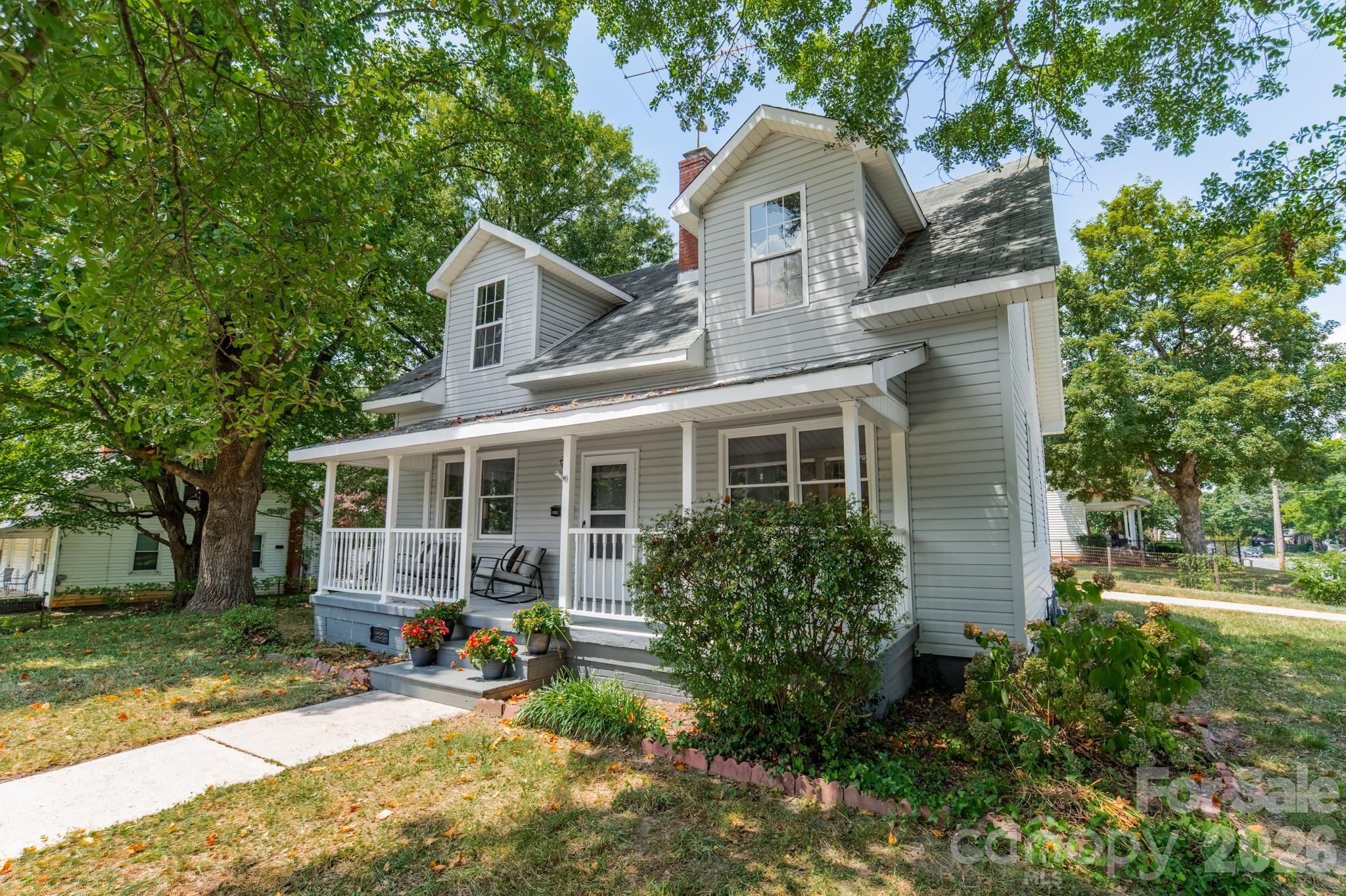 1002 W 2nd Avenue