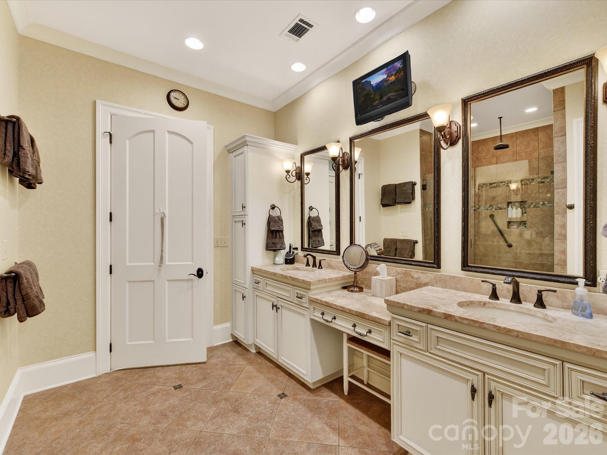 2223 Croydon Road Unit: 302