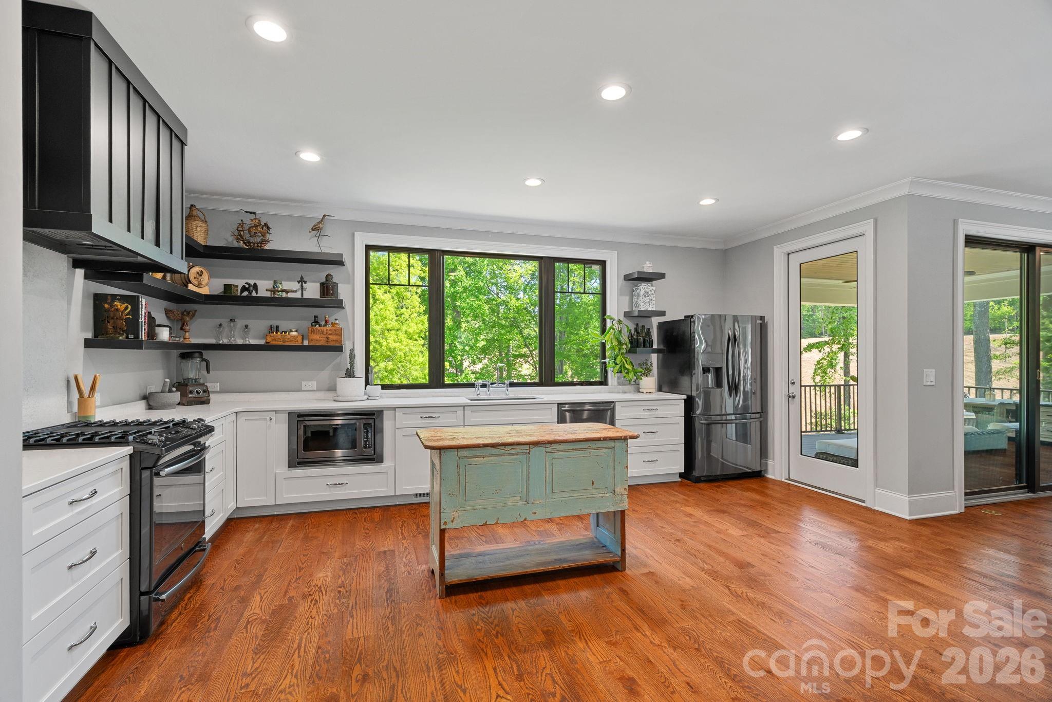 1420 Roundstone Road