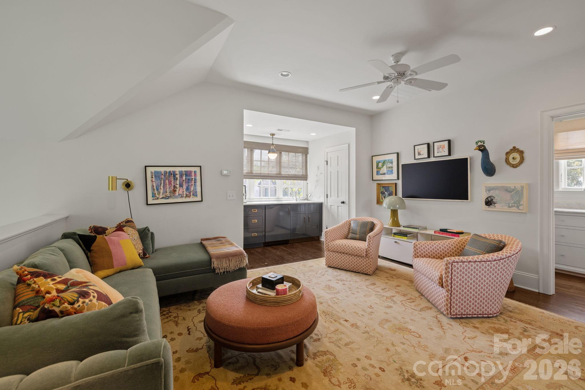 312 Ridgewood Avenue