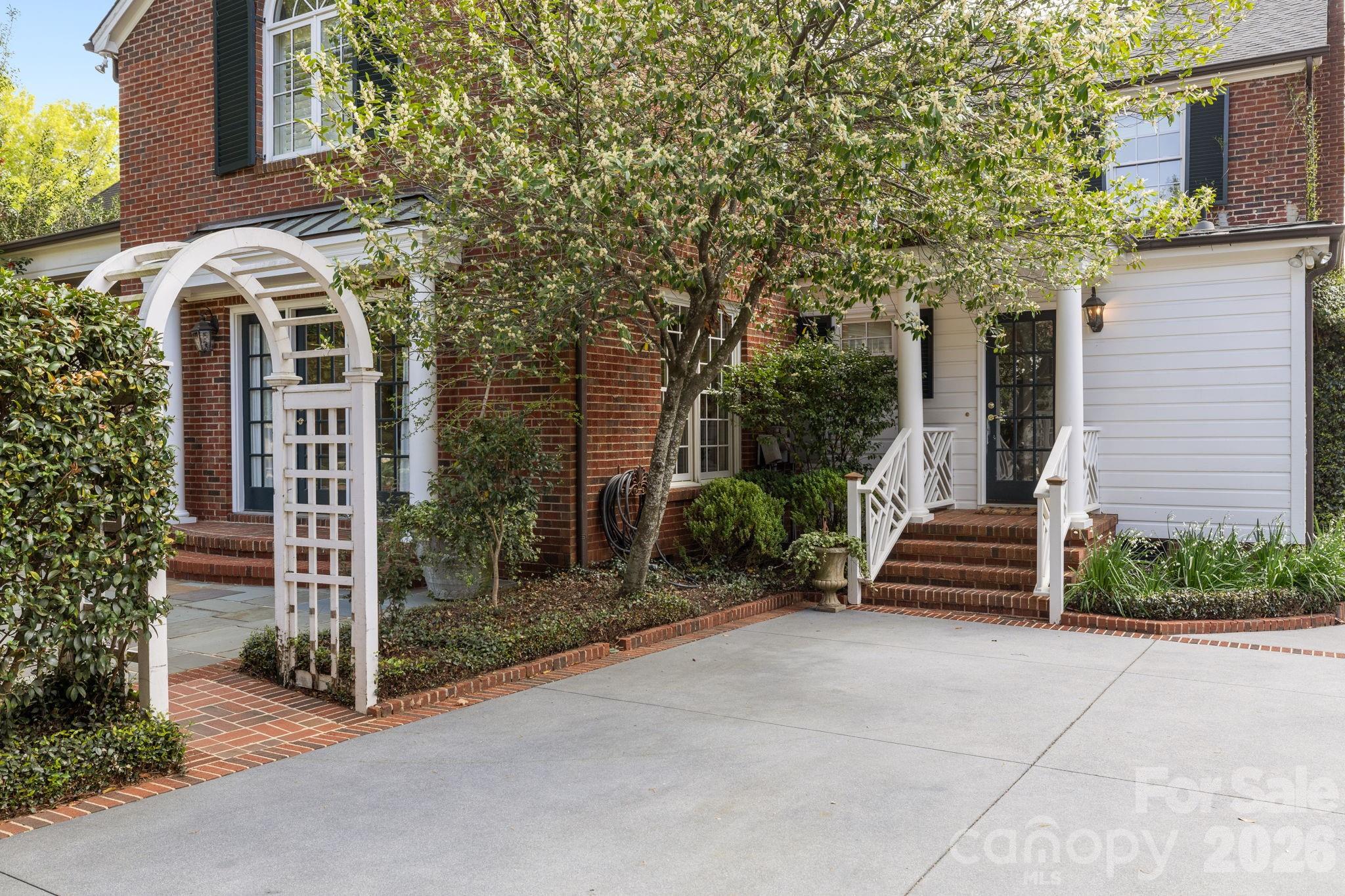 312 Ridgewood Avenue
