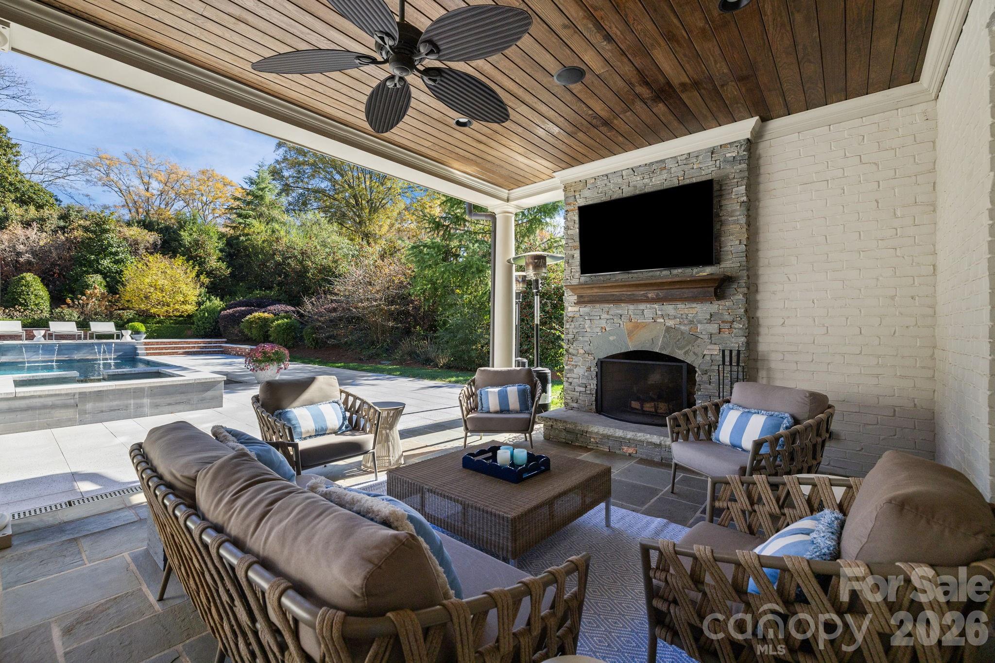 3907 Foxcroft Road