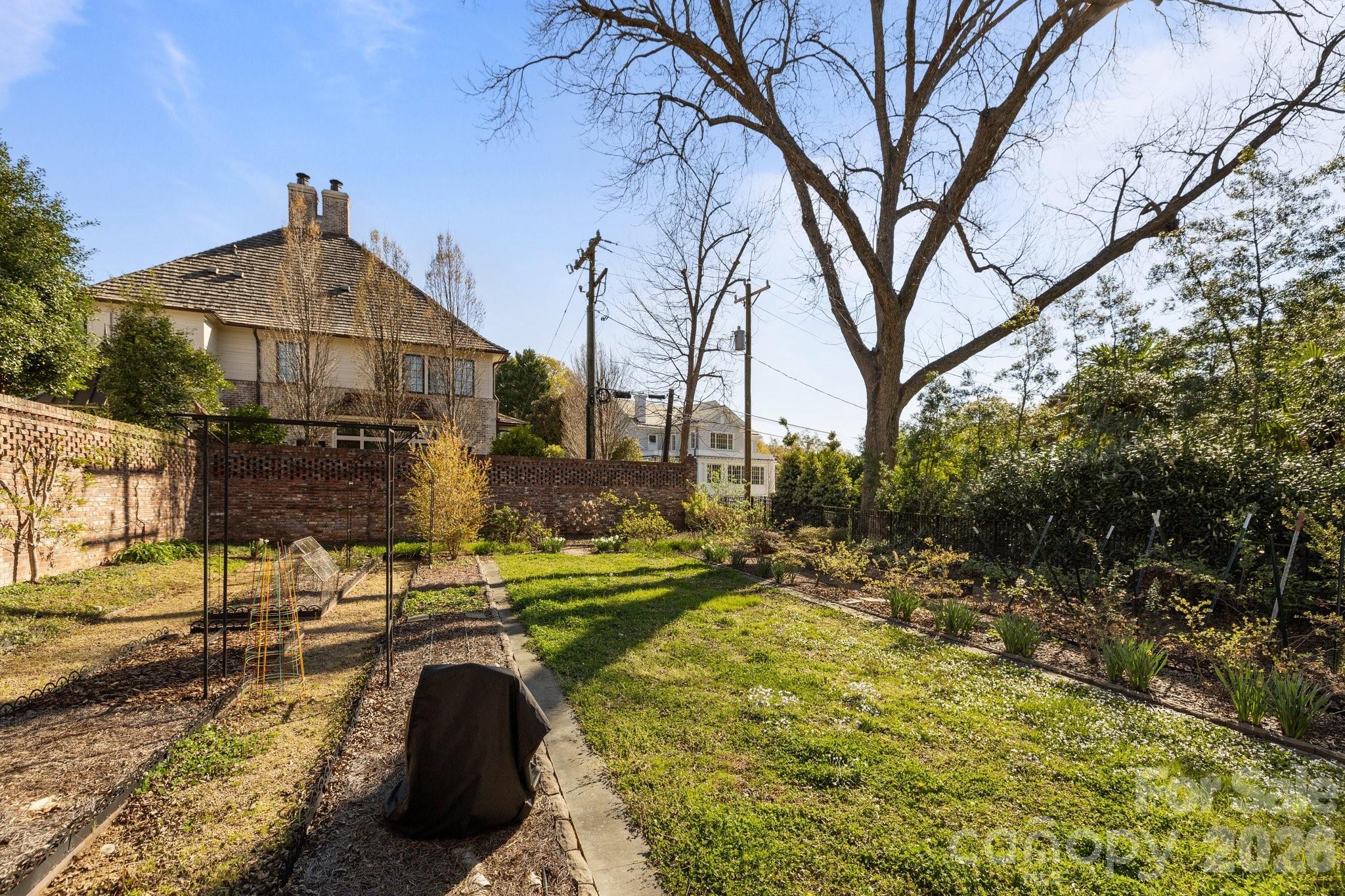 1212 Queens Road