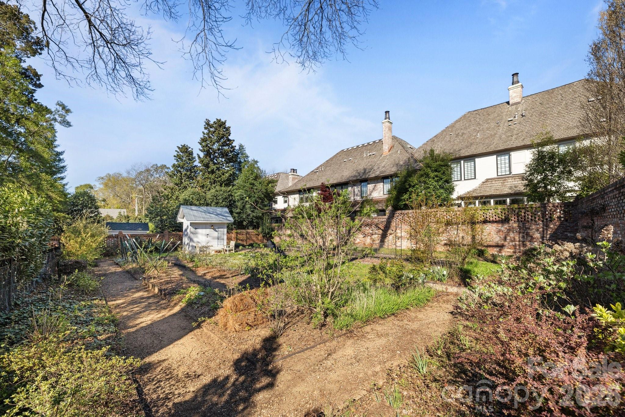 1212 Queens Road