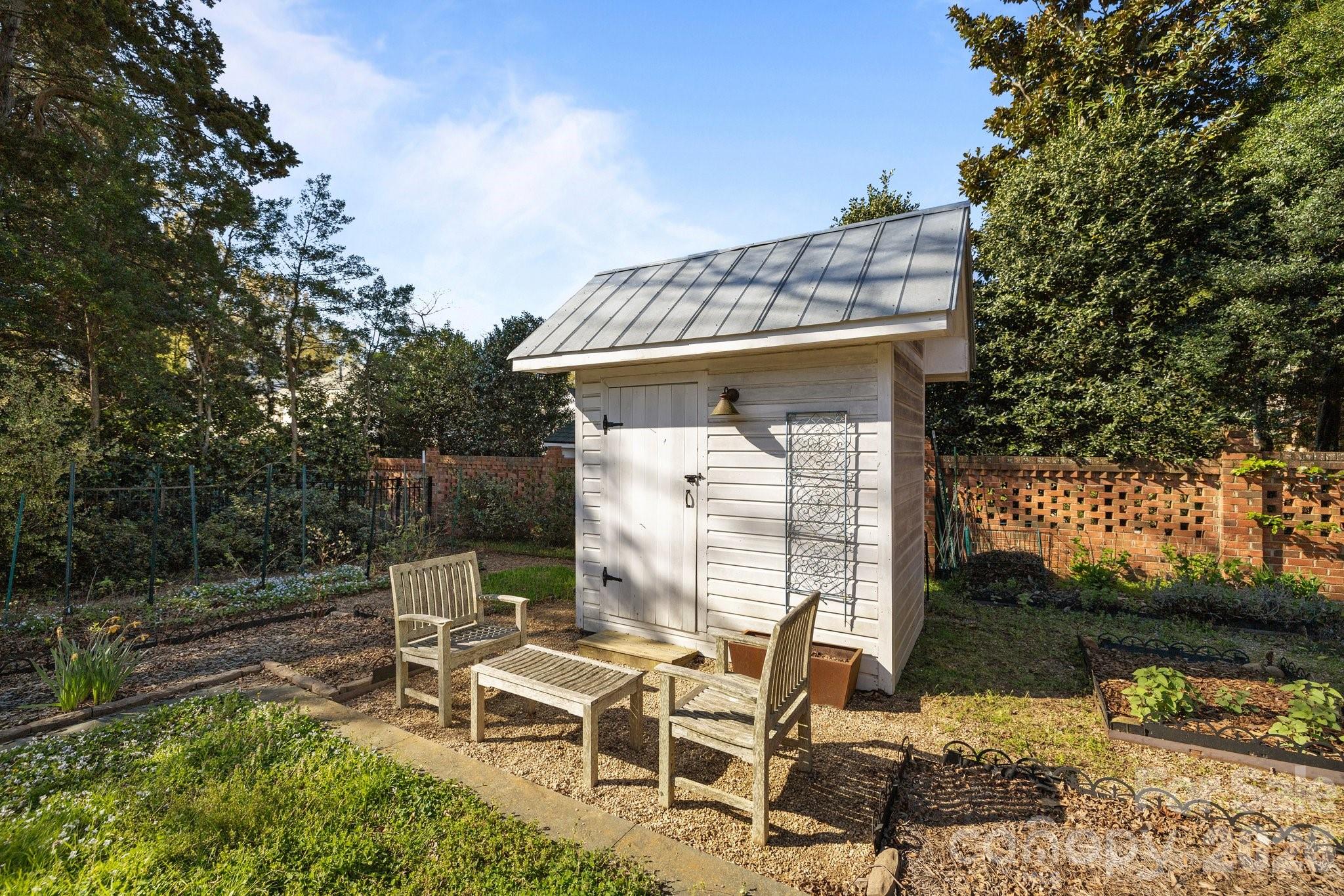 1212 Queens Road