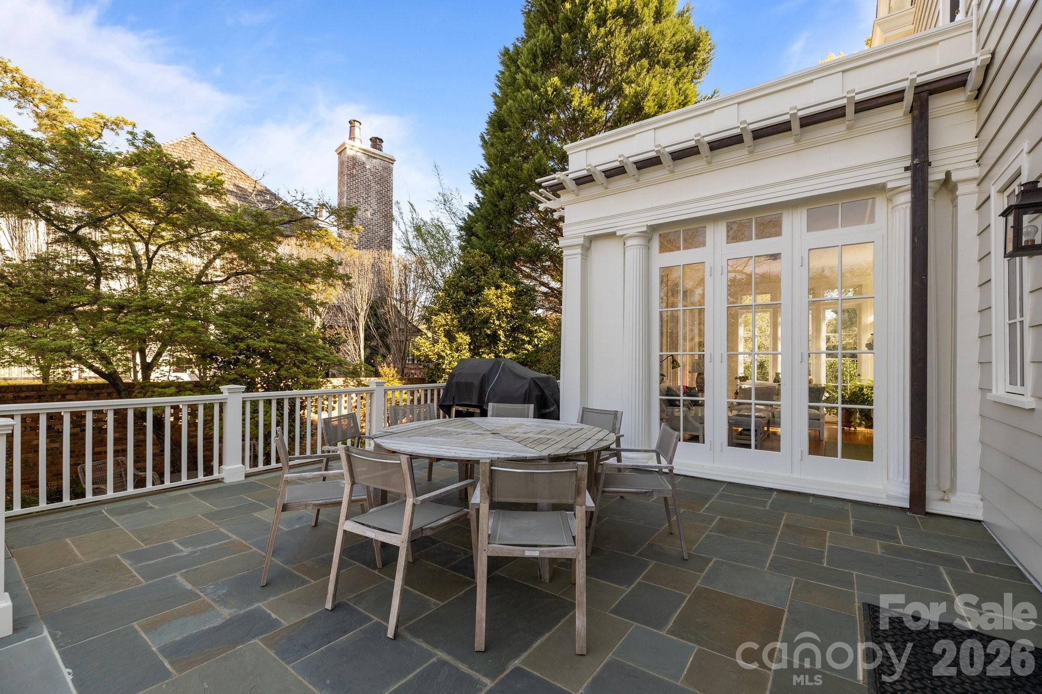 1212 Queens Road