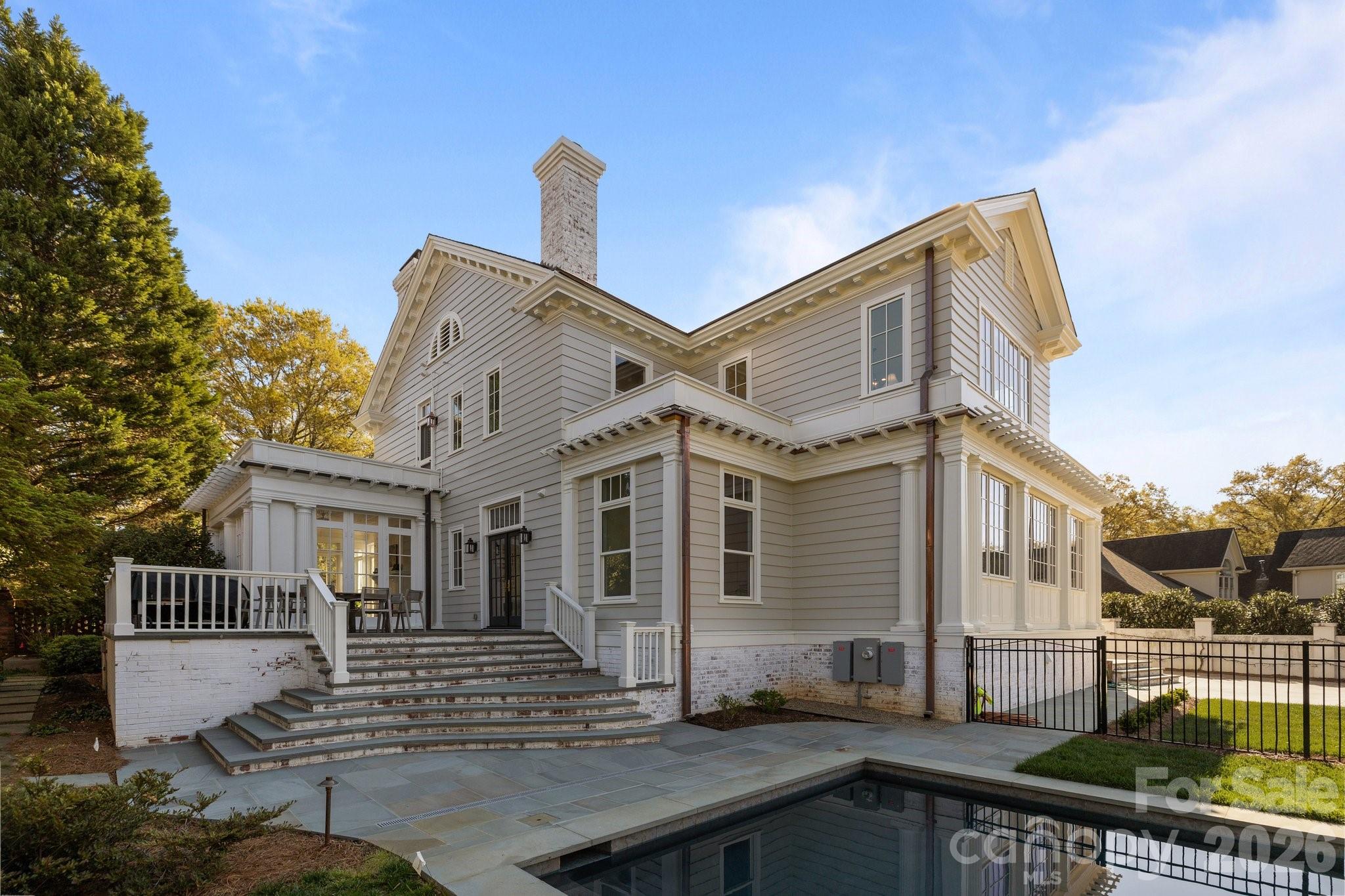1212 Queens Road