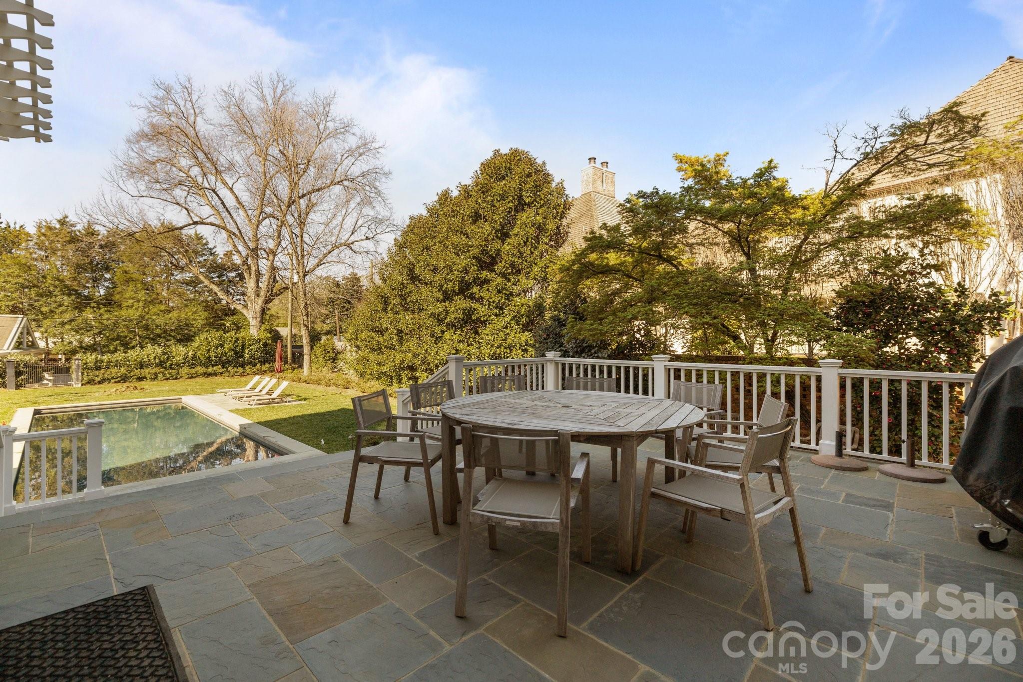 1212 Queens Road