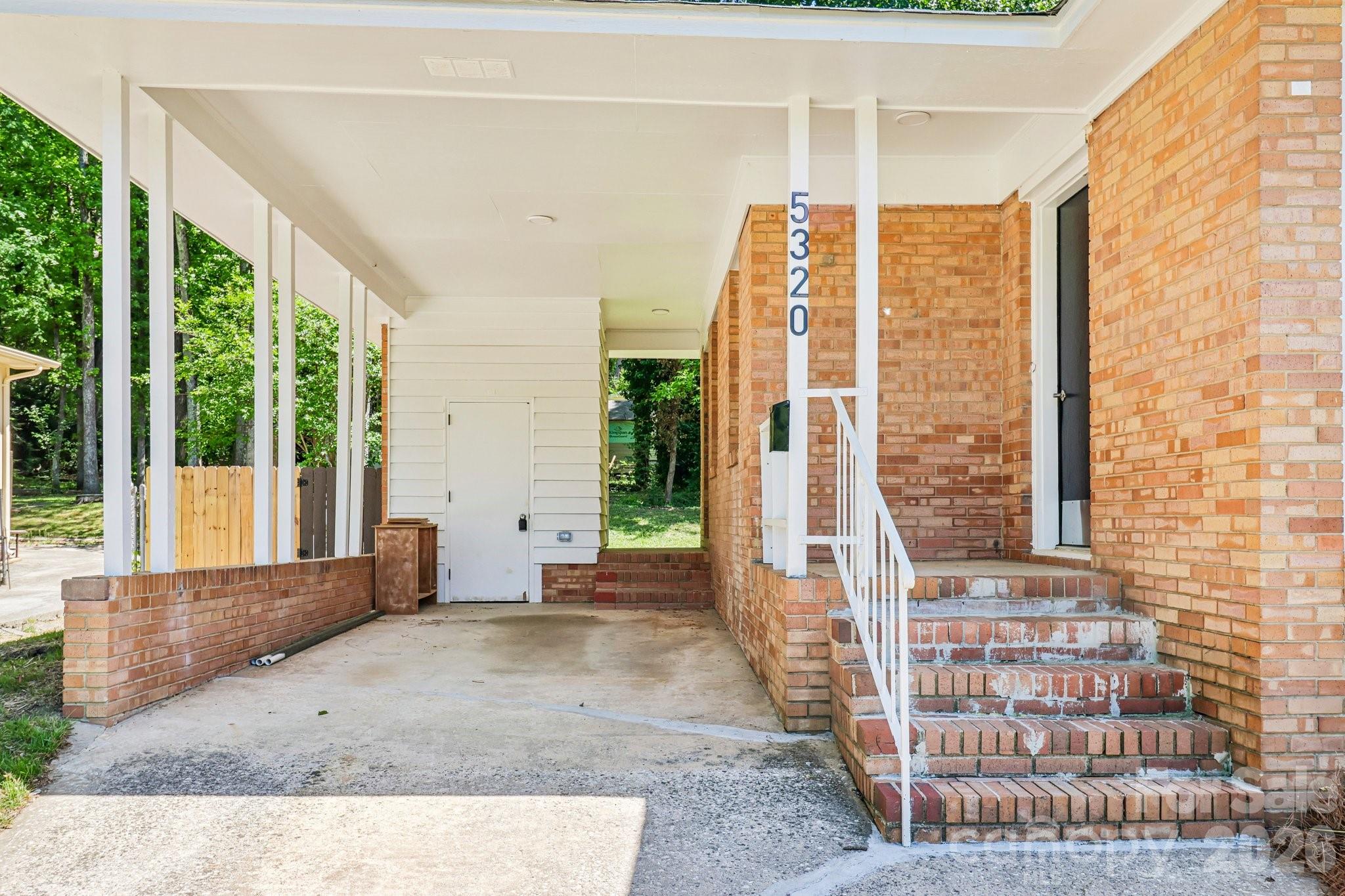 5320 Dolphin Lane