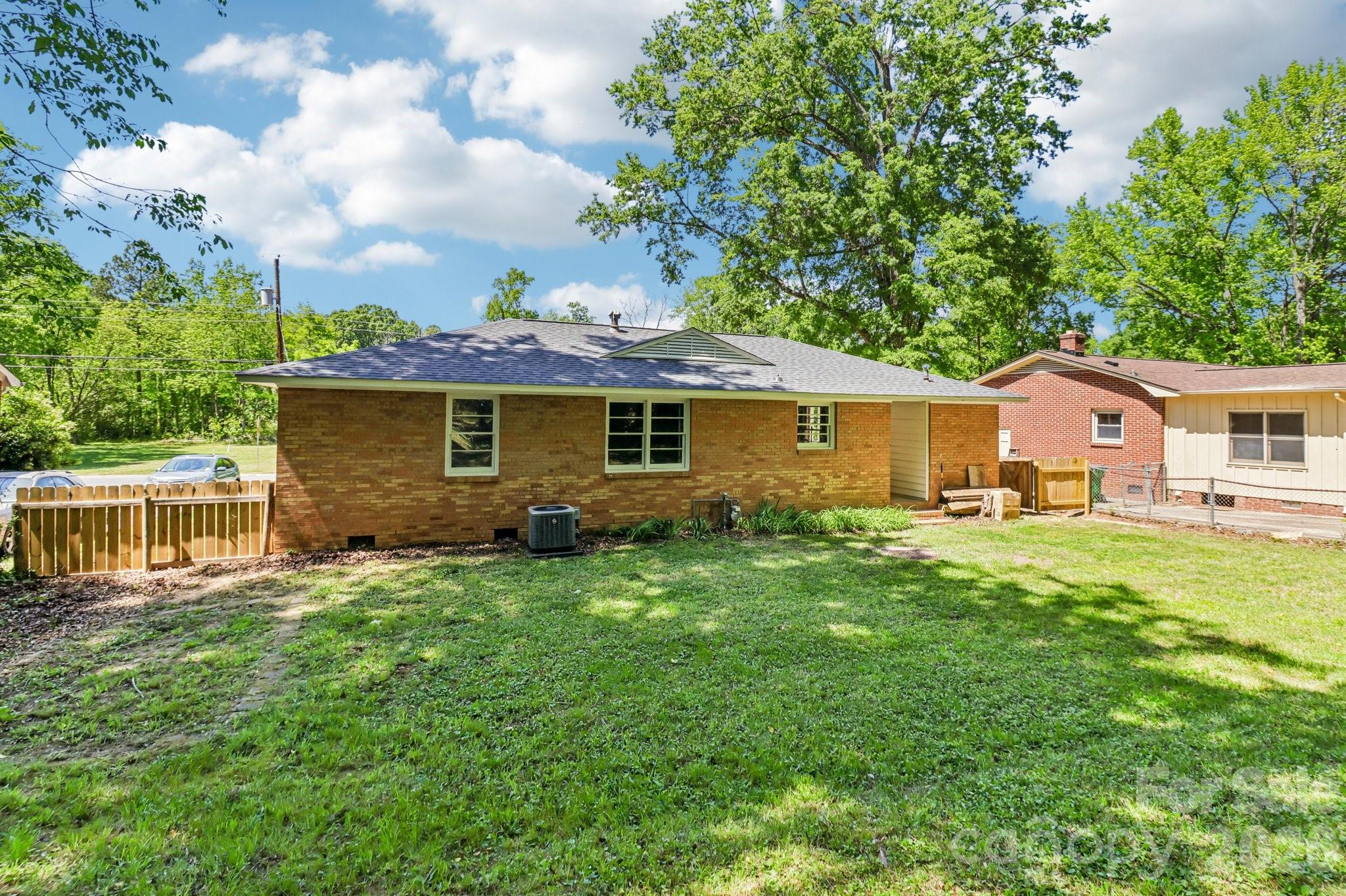 5320 Dolphin Lane