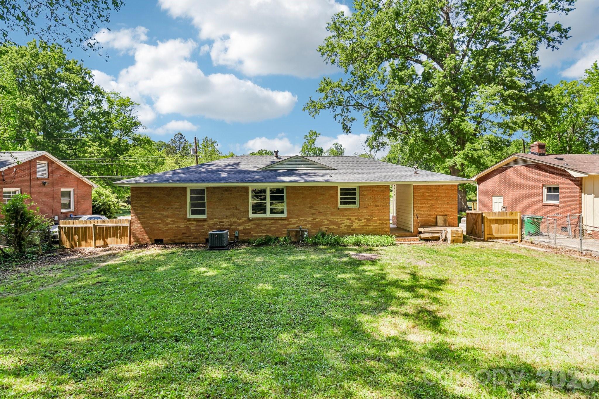 5320 Dolphin Lane