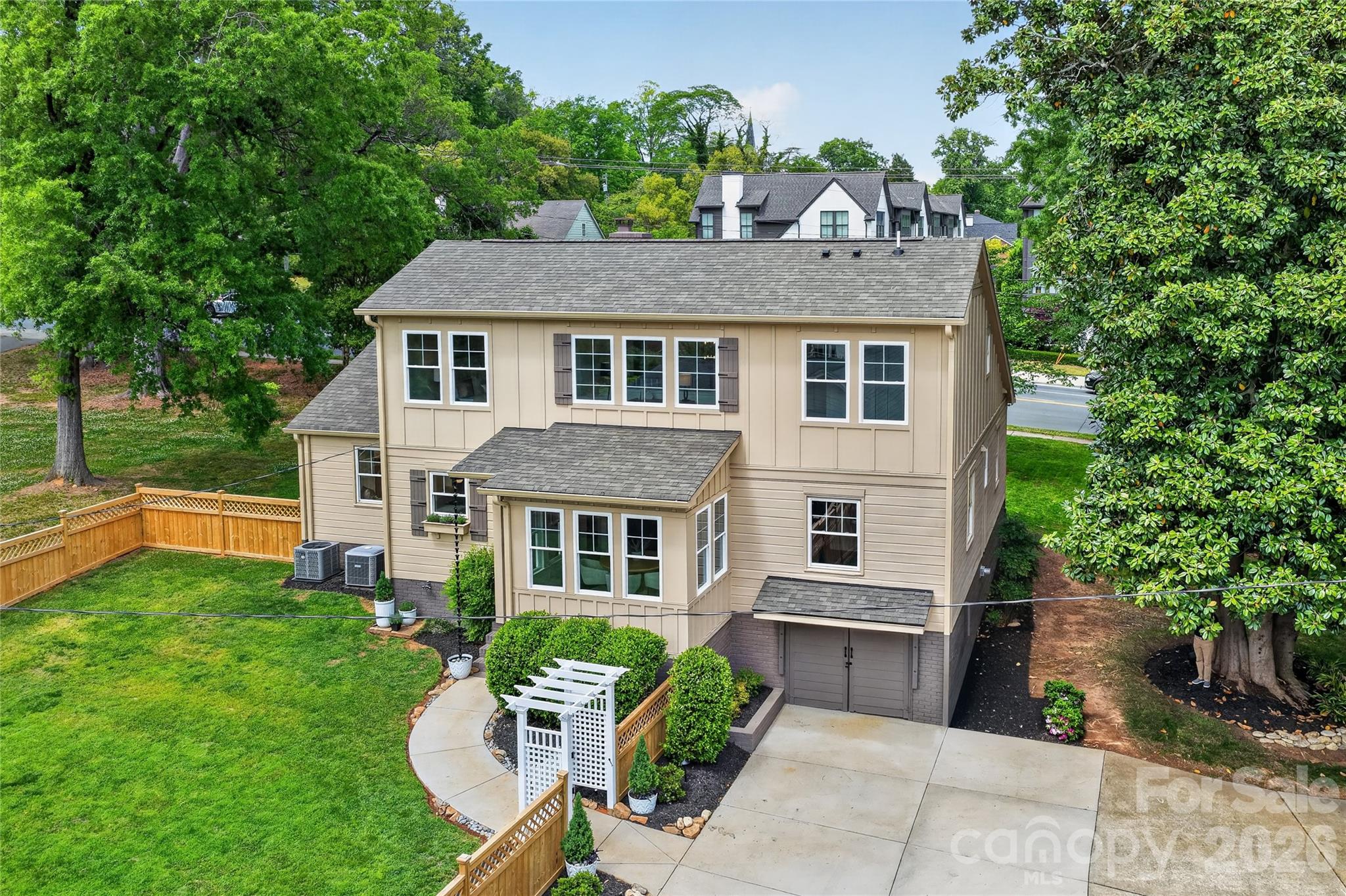2501 Runnymede Lane
