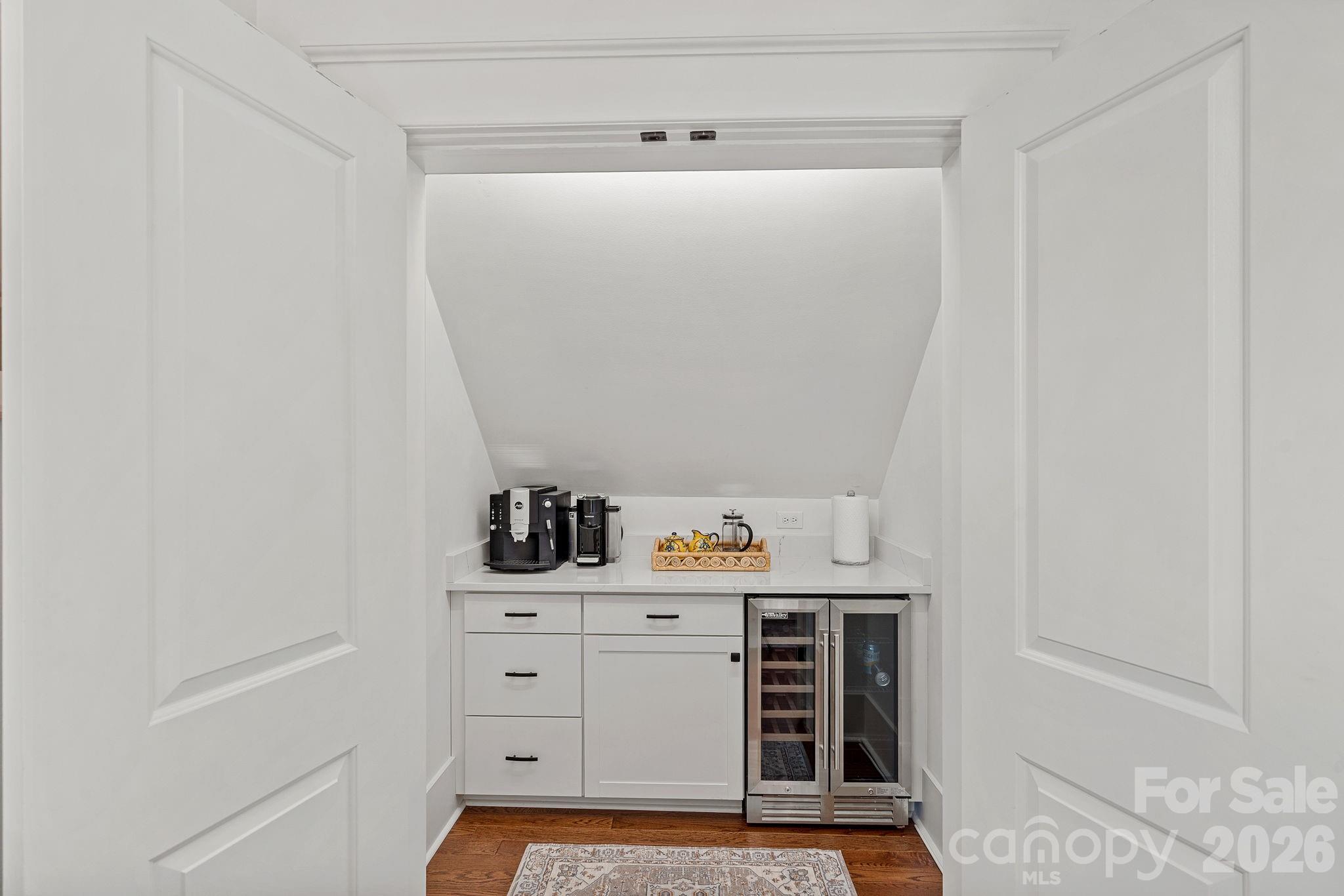 206 Meadowbrook Road