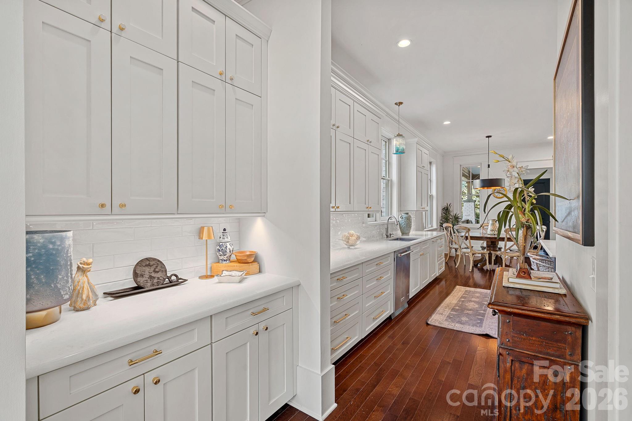 206 Meadowbrook Road