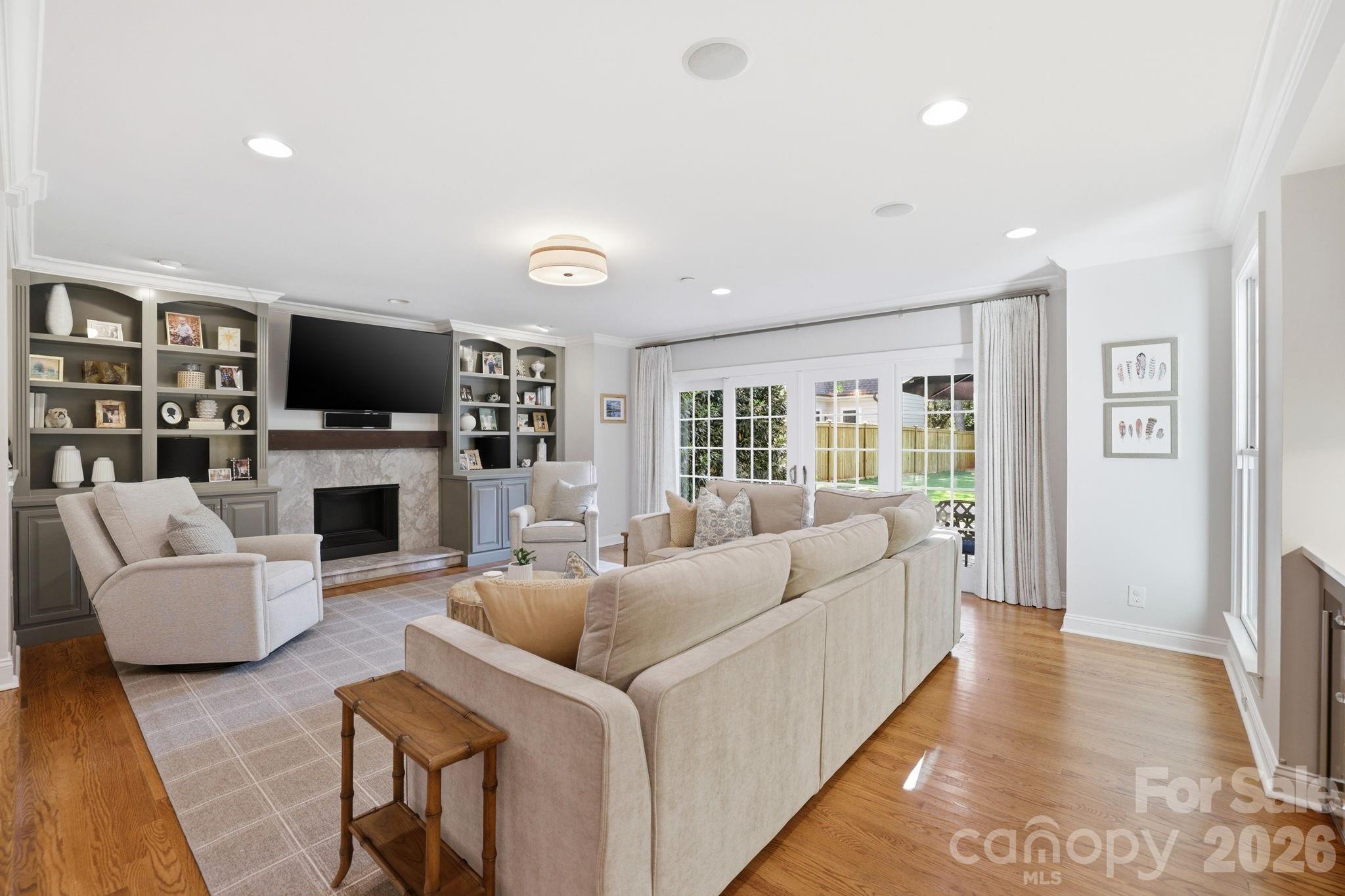 2927 Somerset Drive