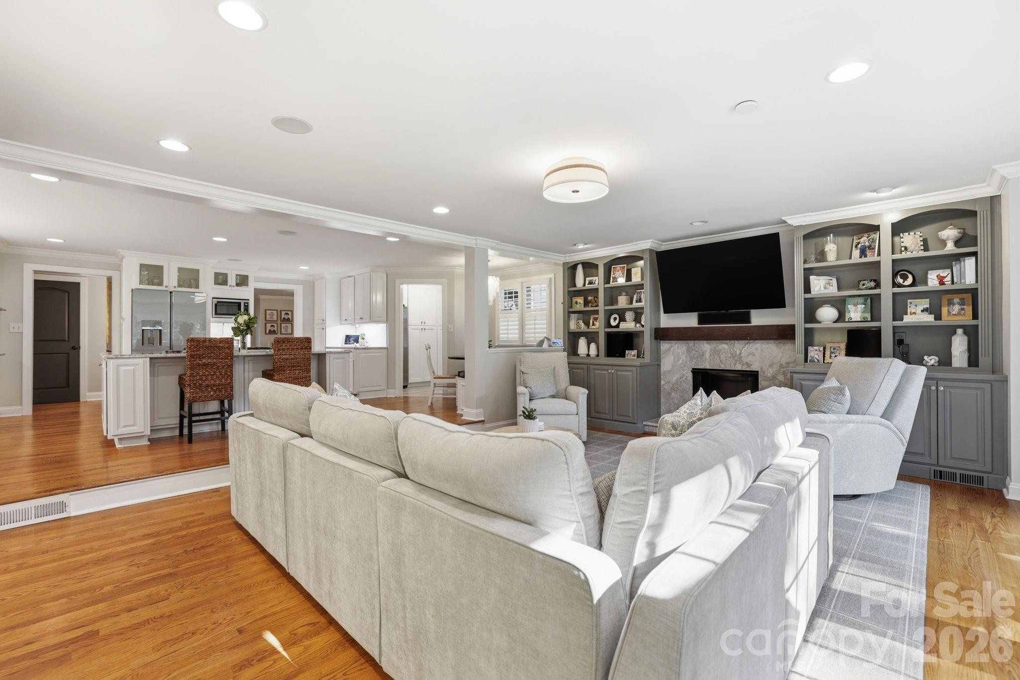 2927 Somerset Drive