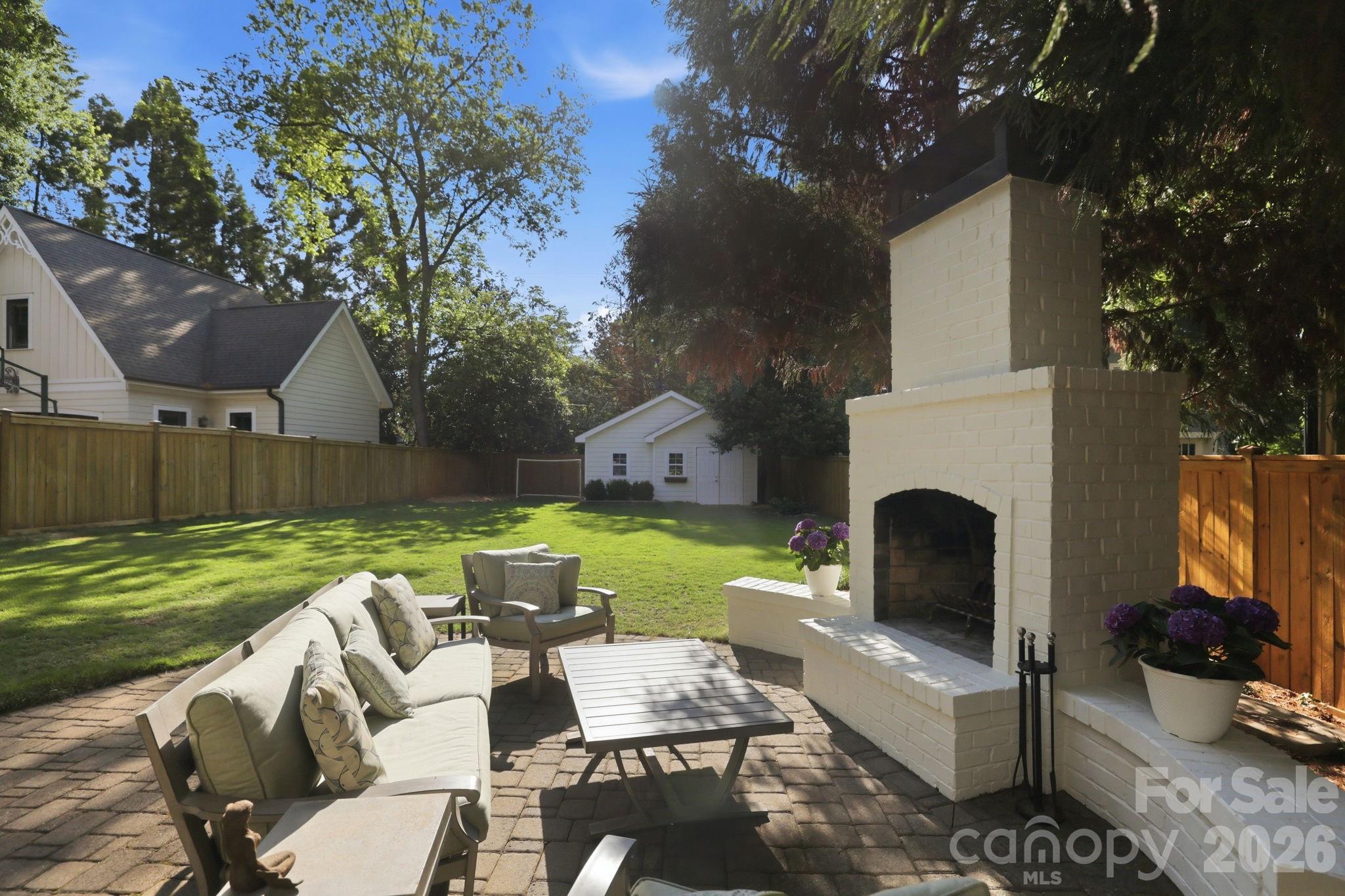 2927 Somerset Drive