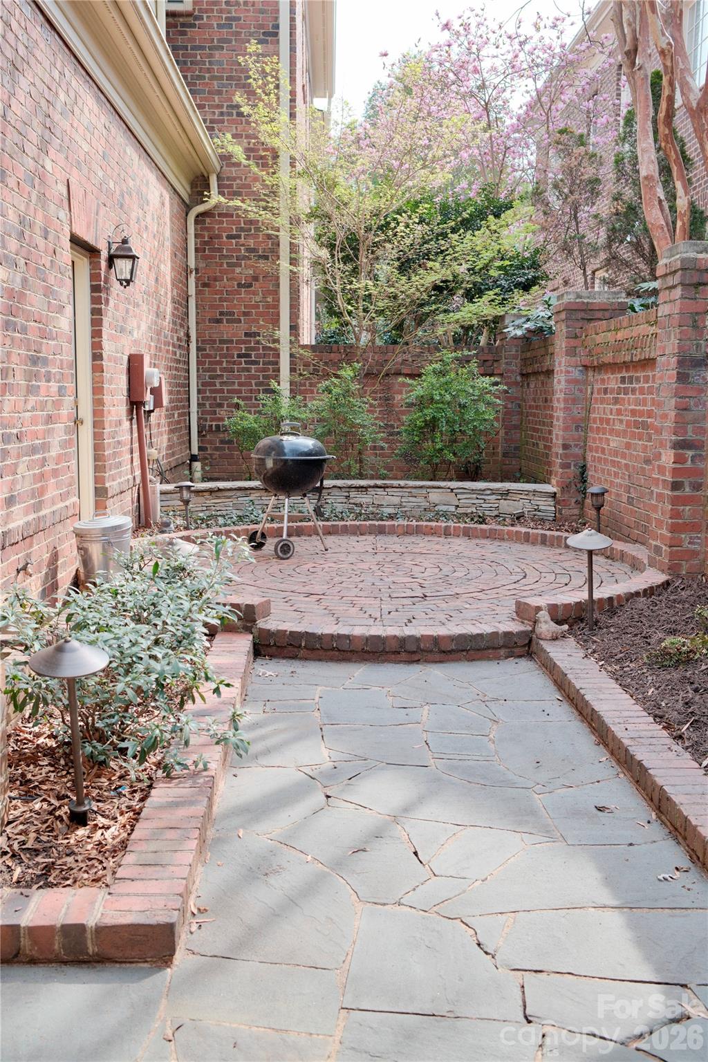 1125 S Kings Drive