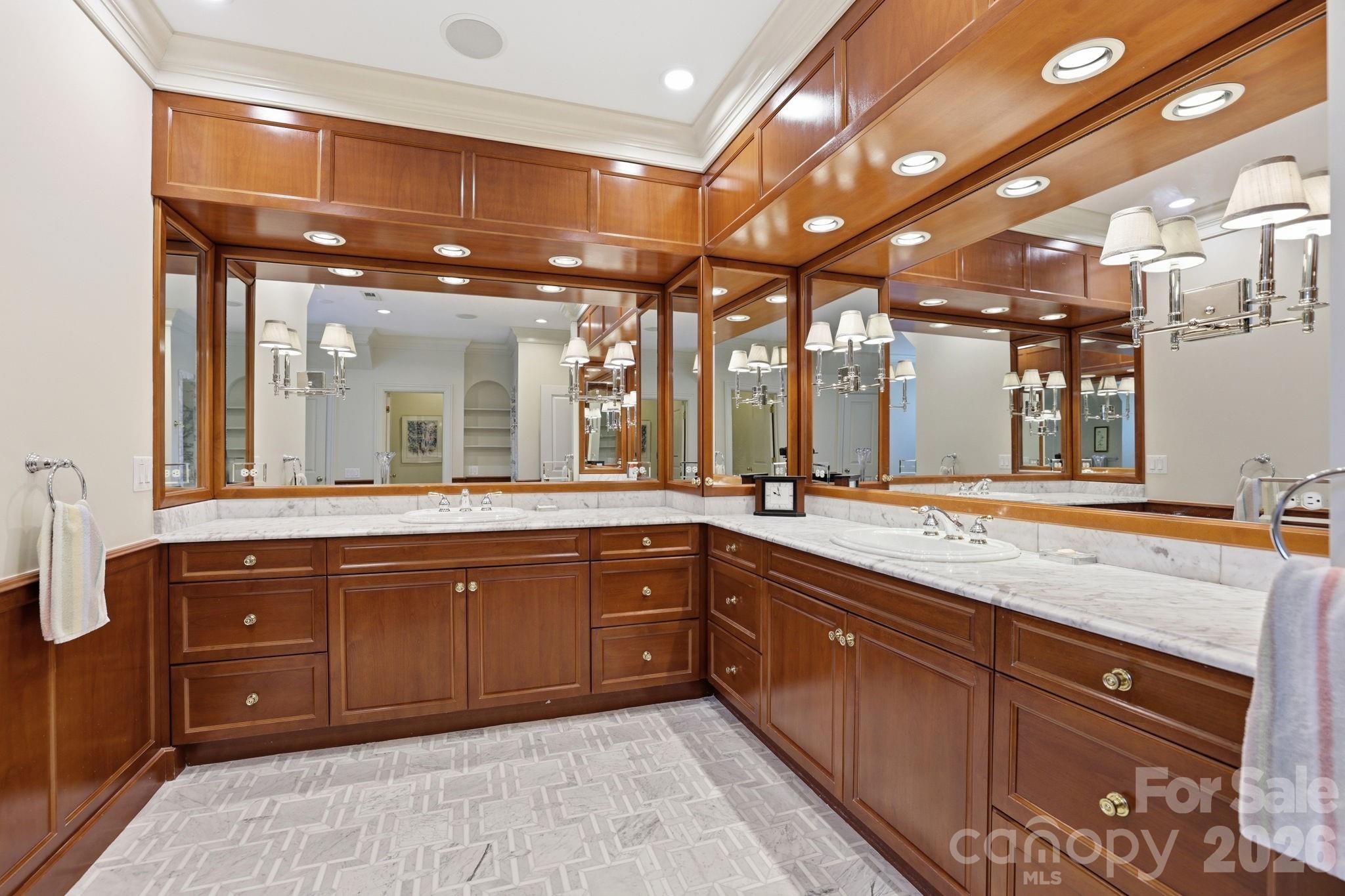 2044 Queens Road W