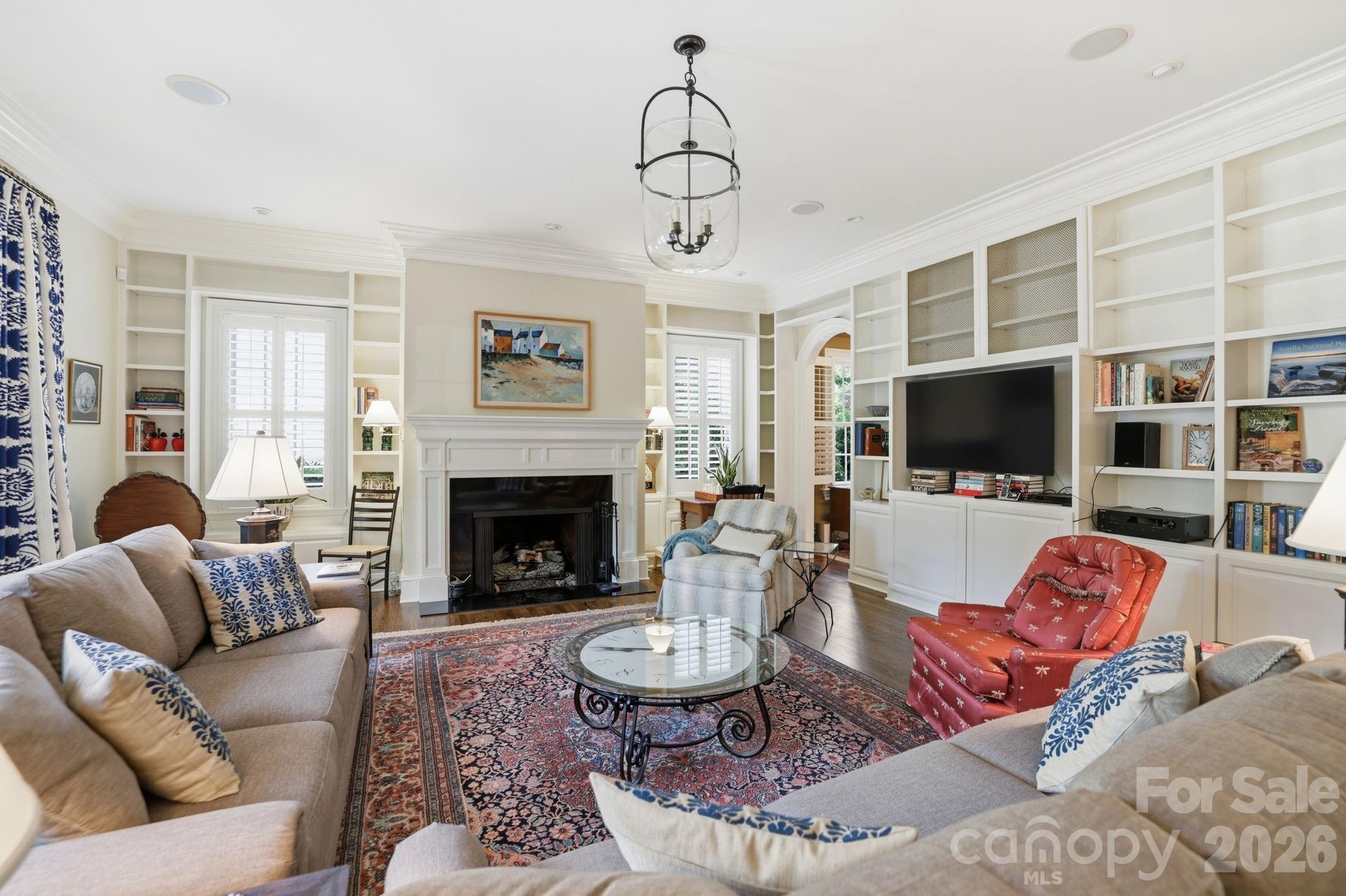 2044 Queens Road W