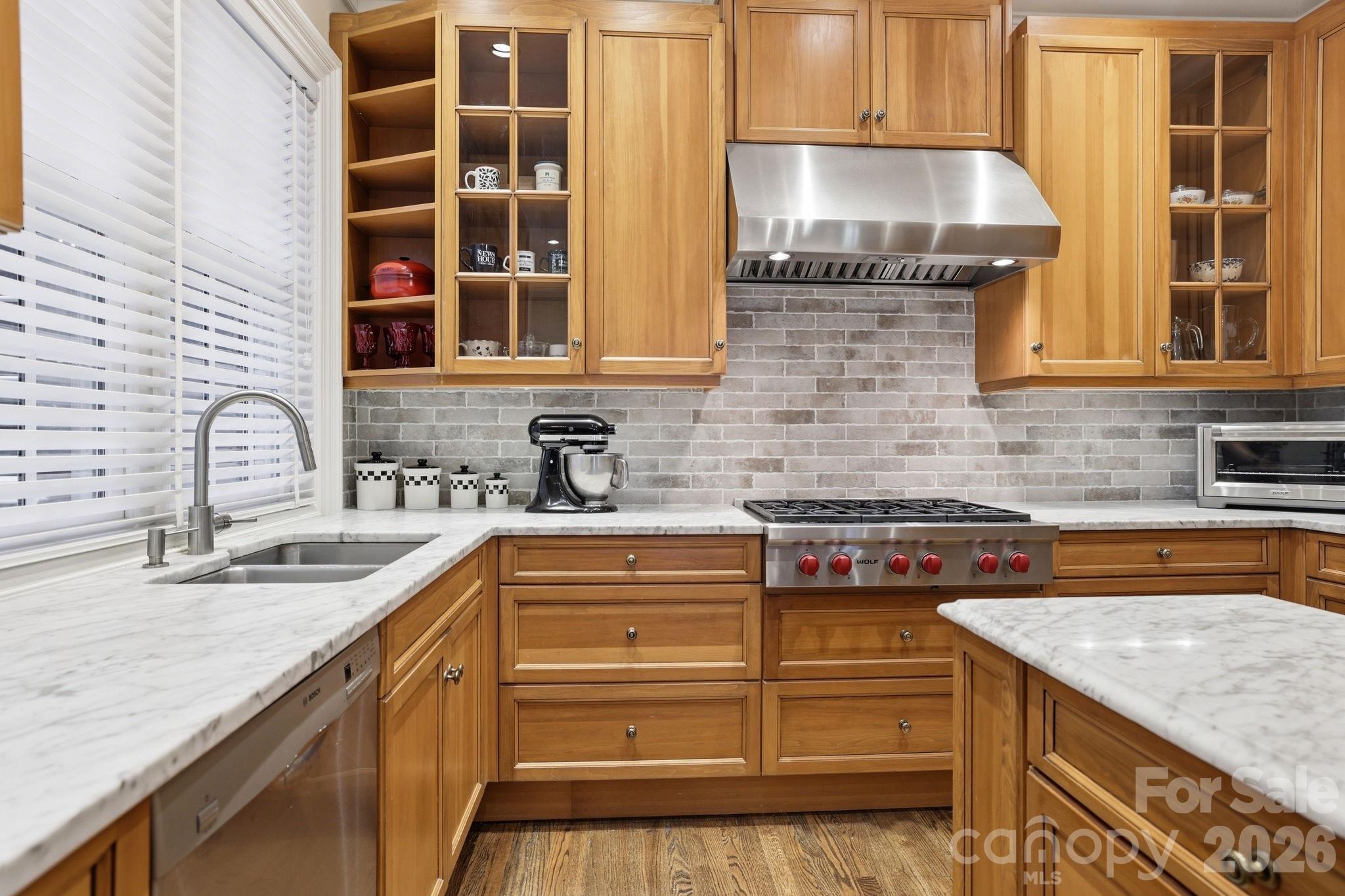 2044 Queens Road W