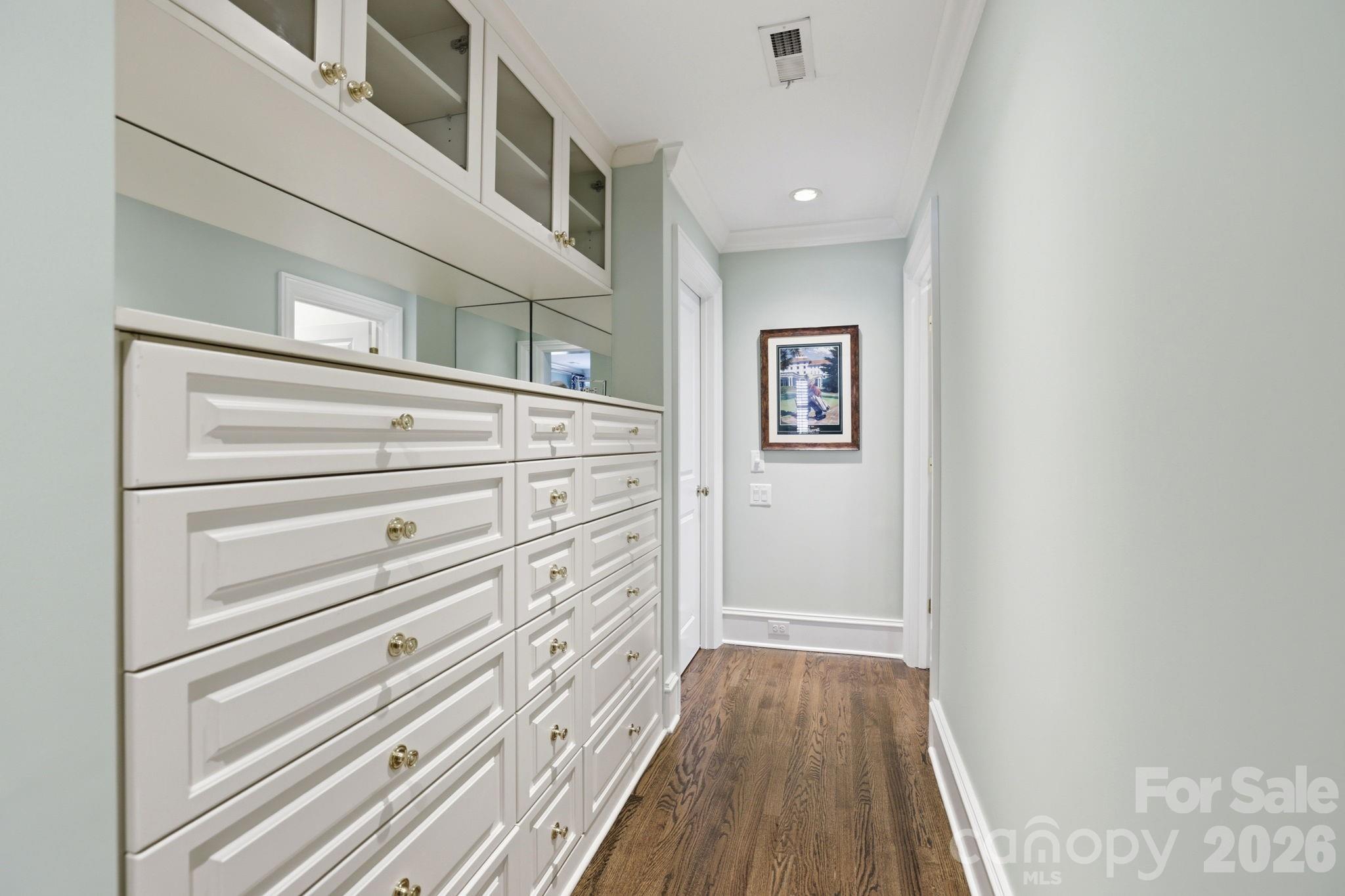 2044 Queens Road W