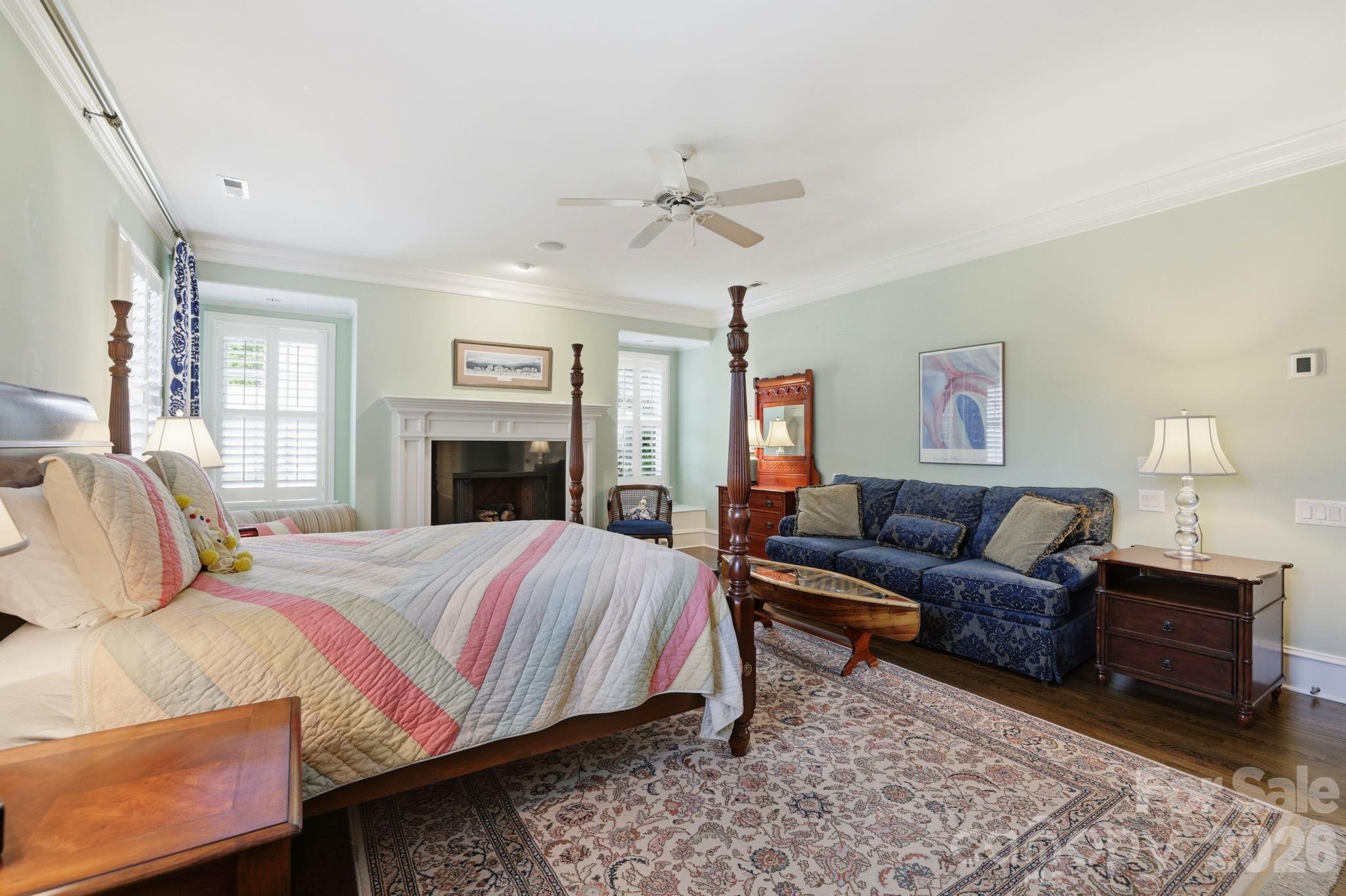 2044 Queens Road W