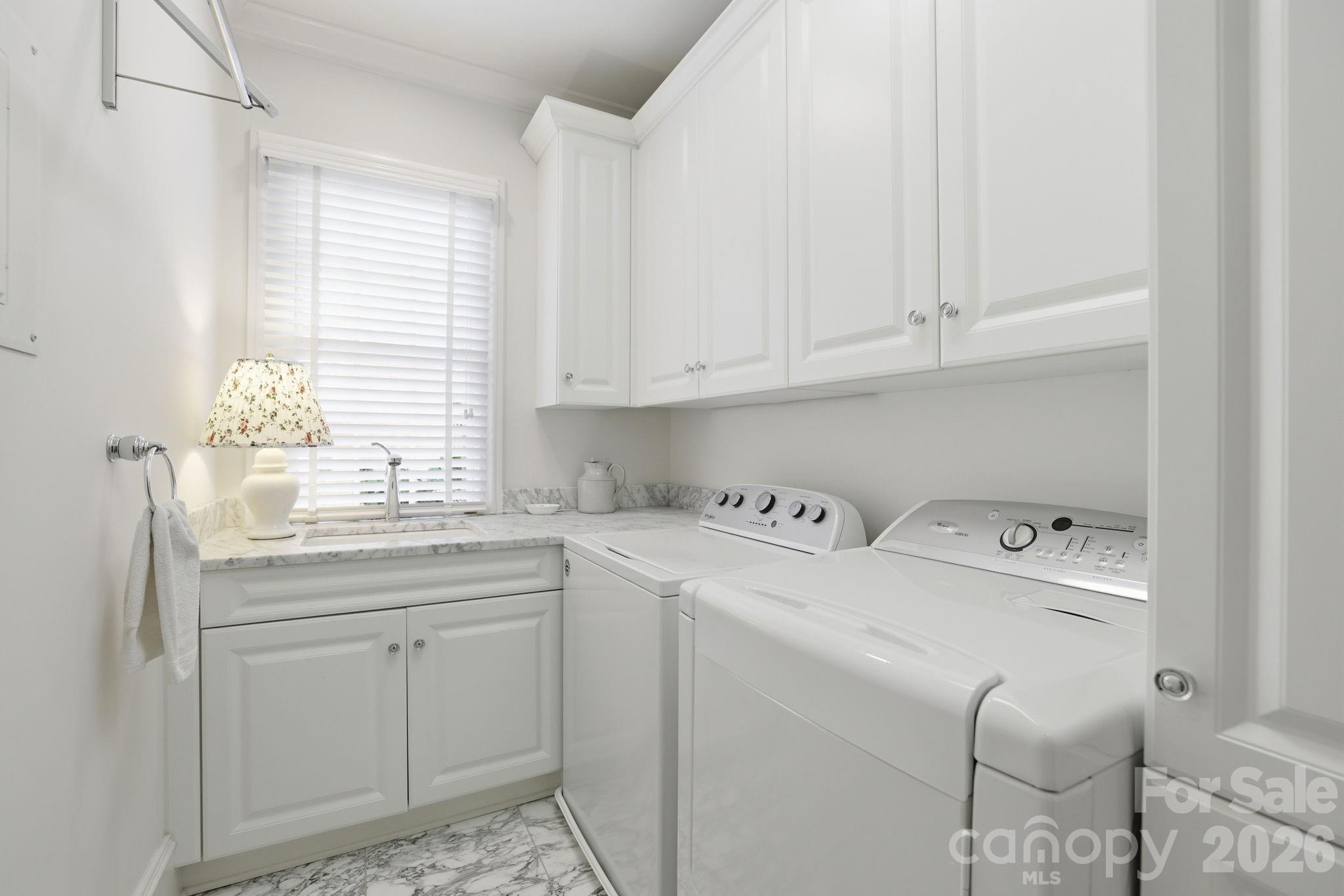 2044 Queens Road W
