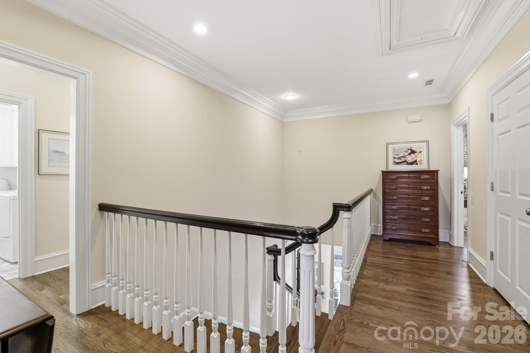 2044 Queens Road W