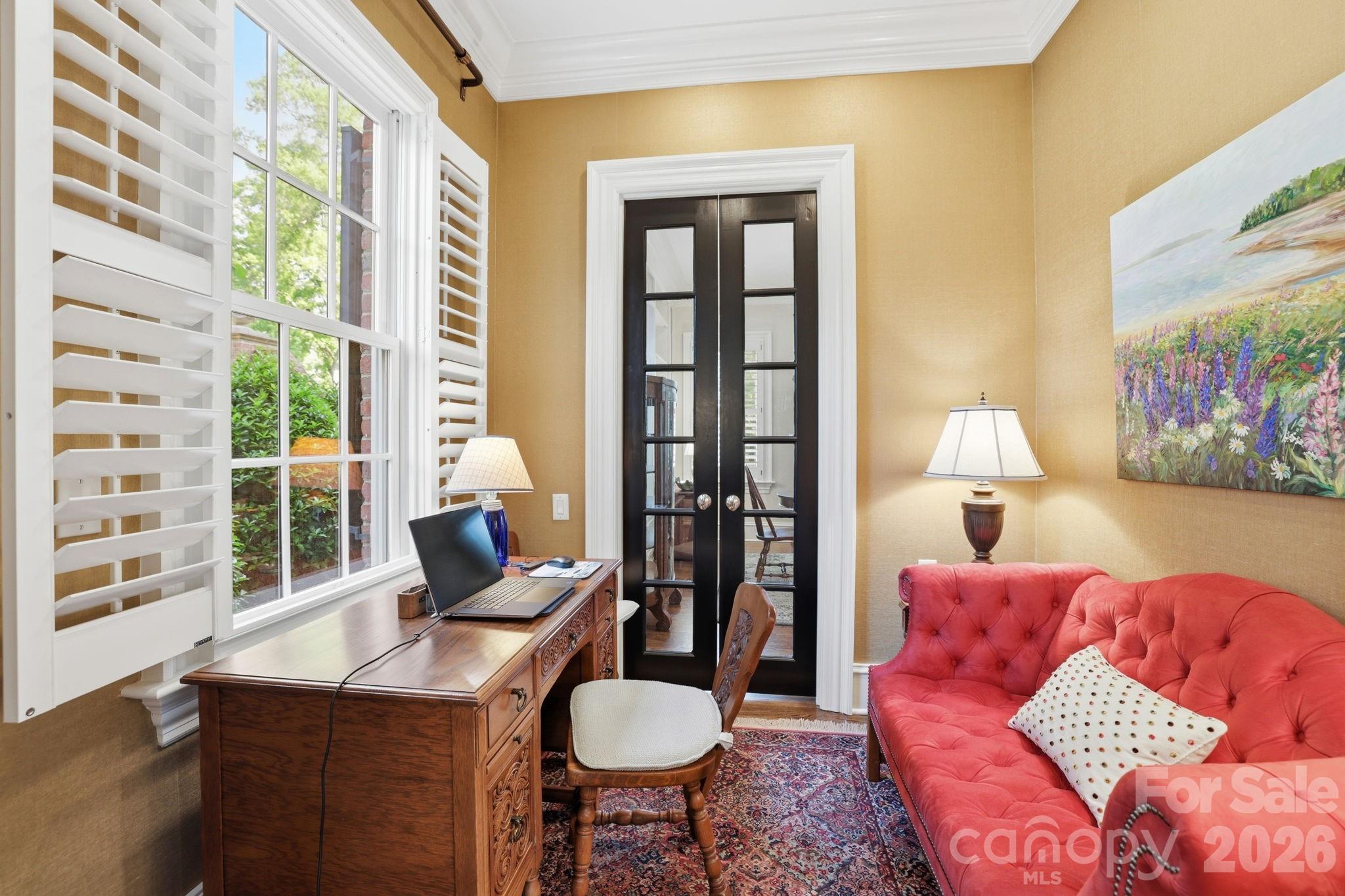 2044 Queens Road W
