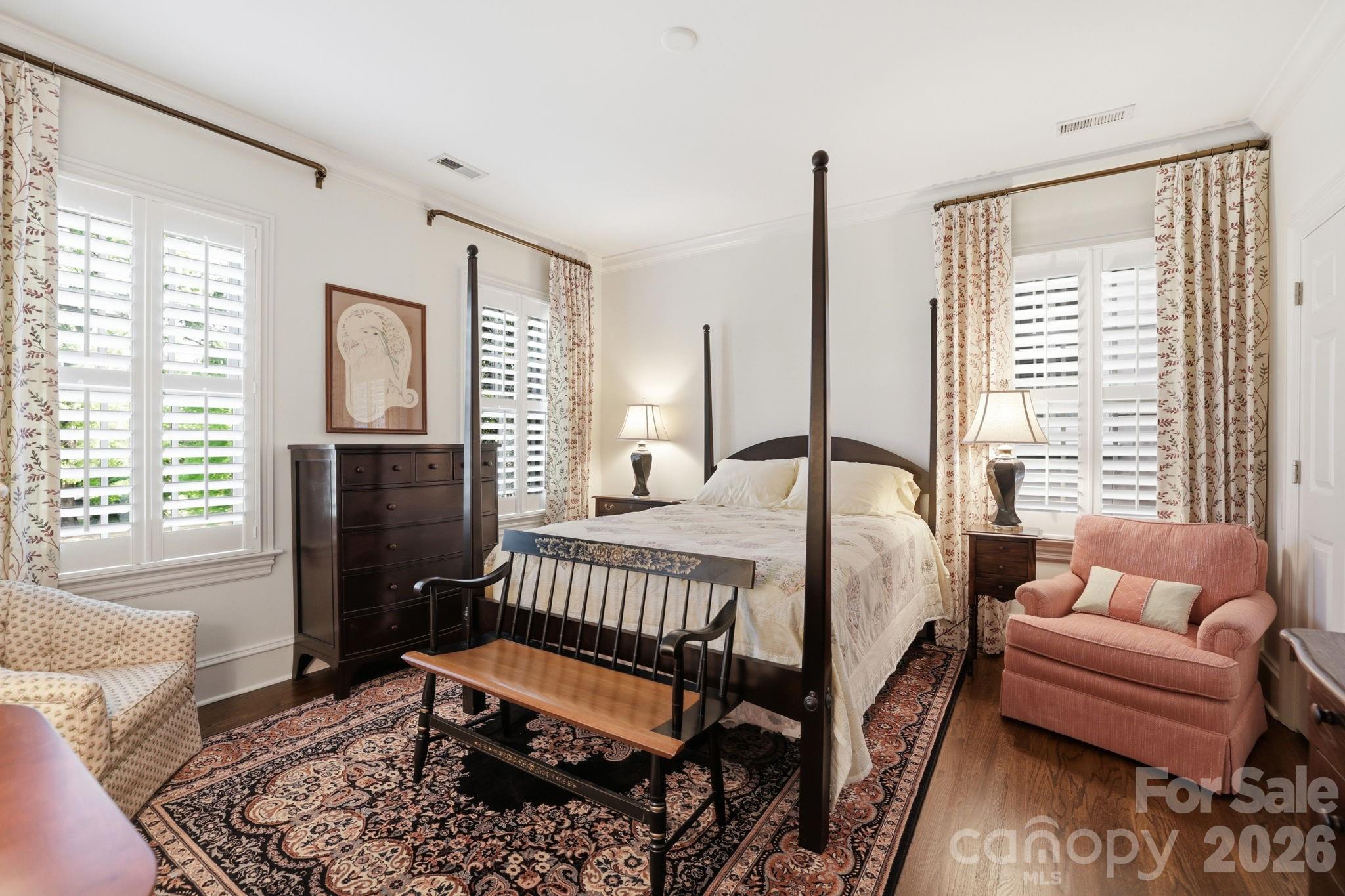 2044 Queens Road W