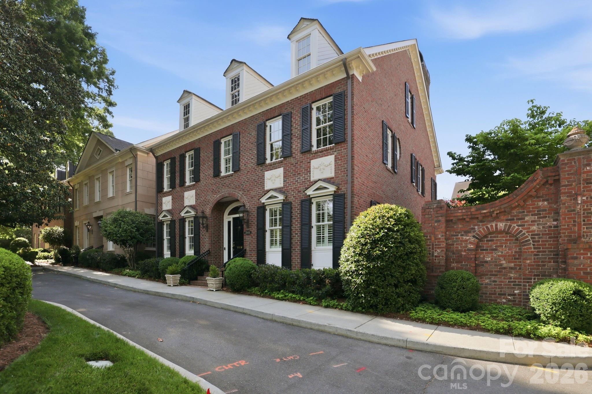 2044 Queens Road W