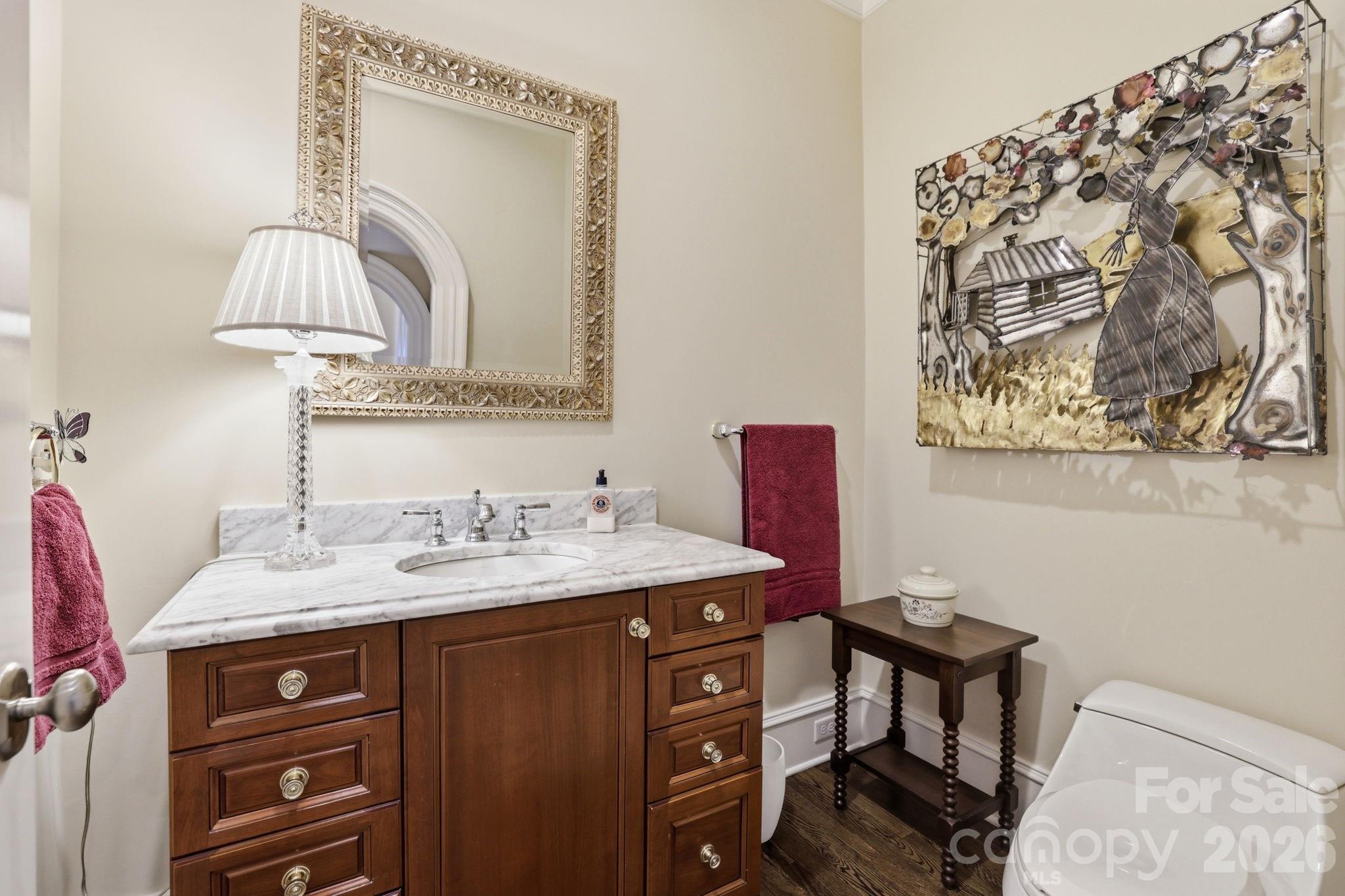 2044 Queens Road W