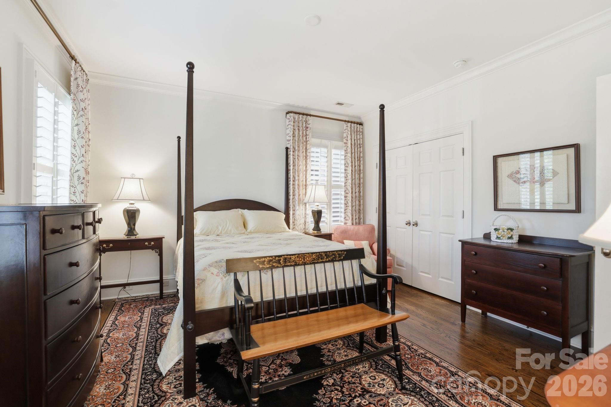 2044 Queens Road W