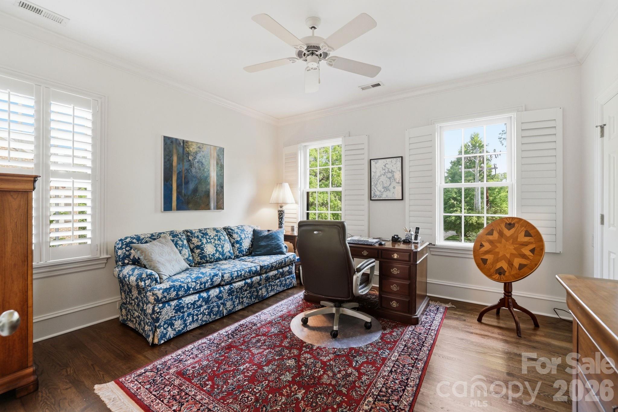 2044 Queens Road W