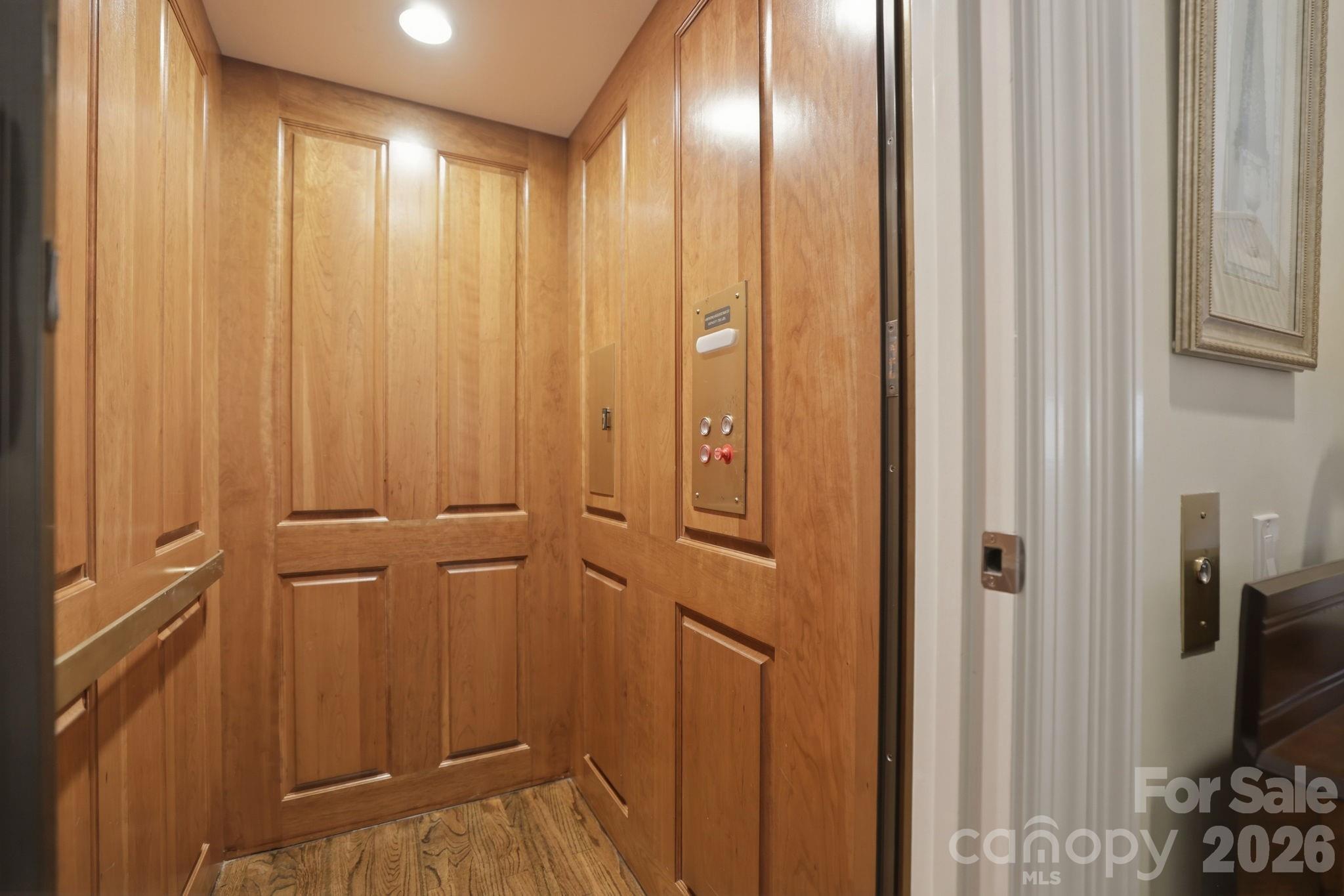 2044 Queens Road W