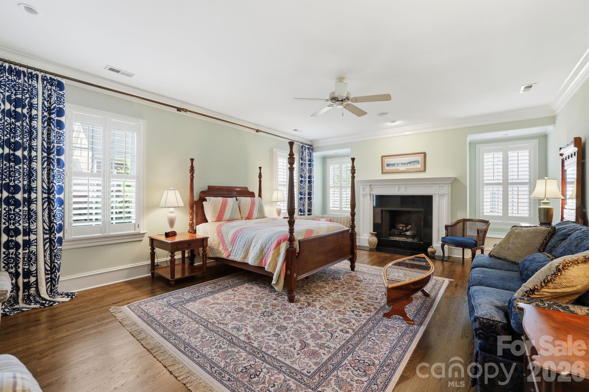 2044 Queens Road W