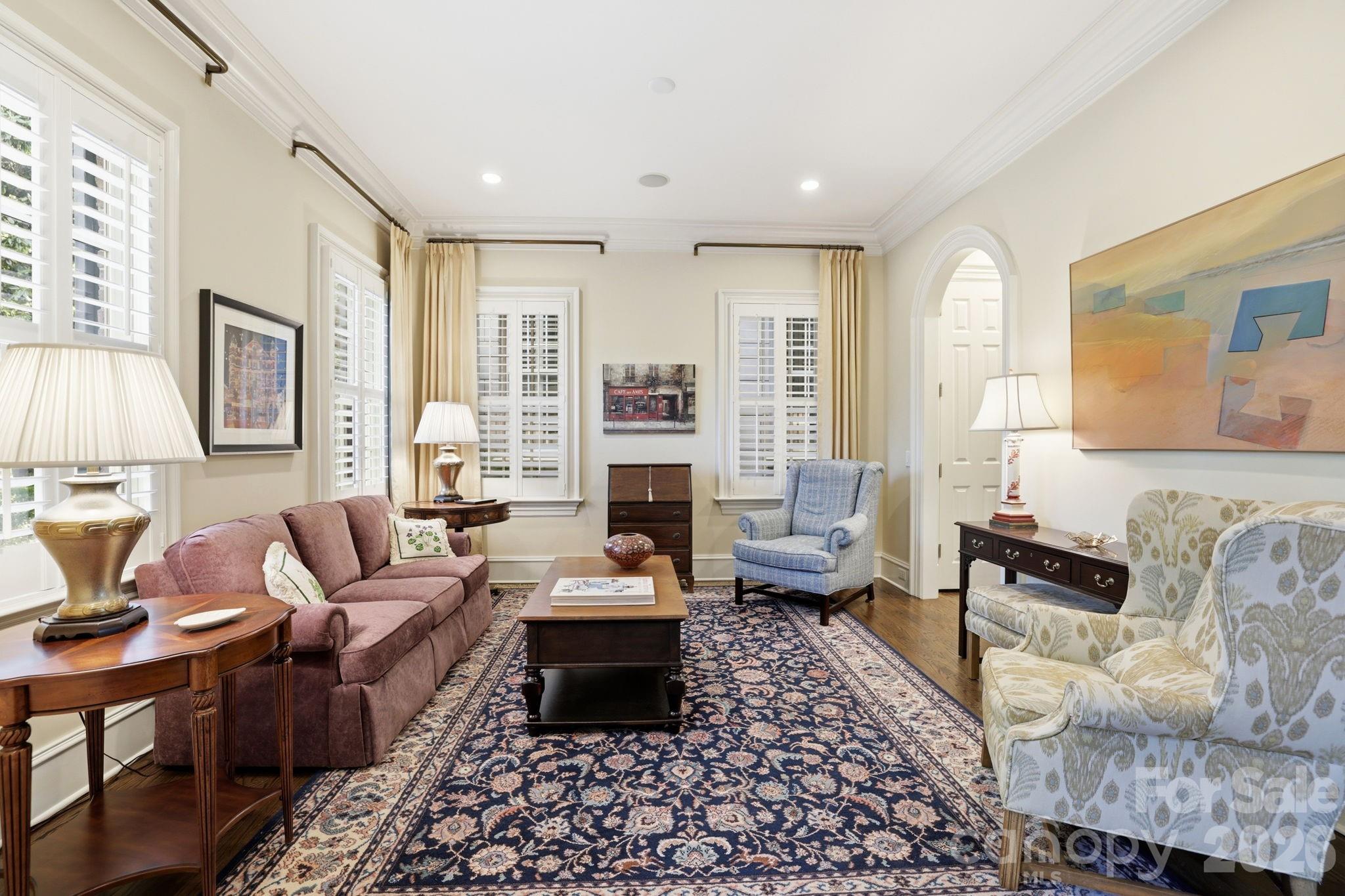 2044 Queens Road W