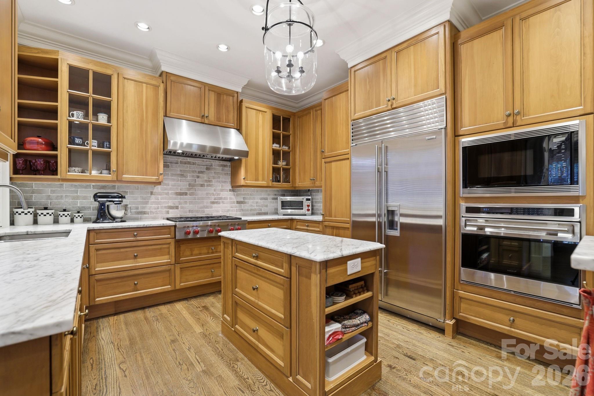 2044 Queens Road W