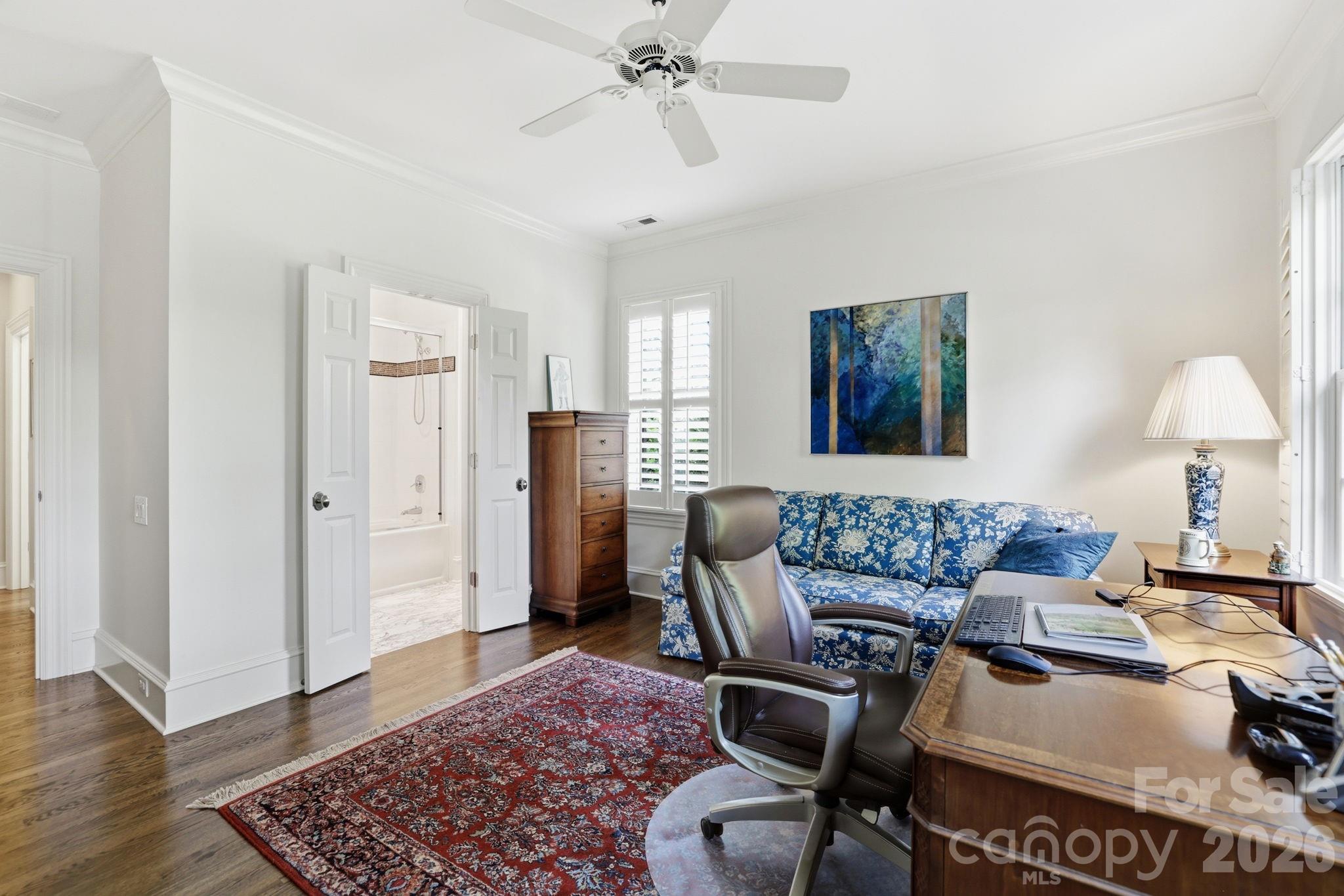 2044 Queens Road W