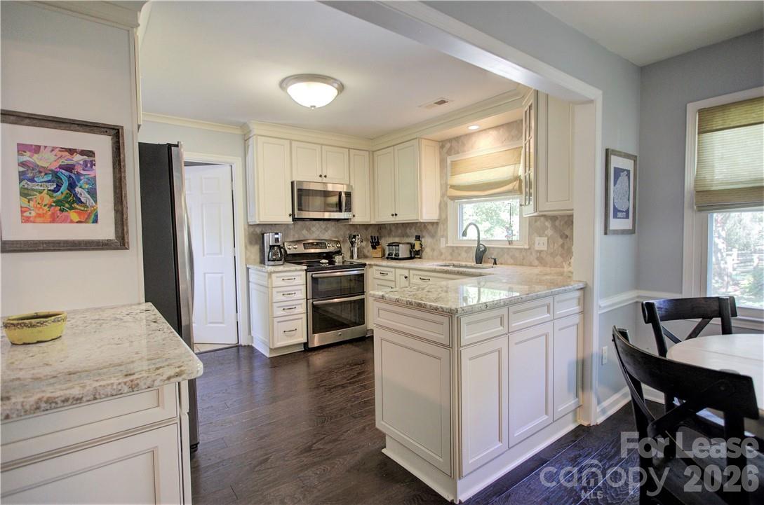 3806 Bridgewood Lane